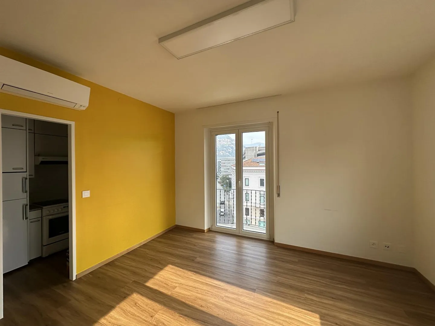 Affitta un ufficio luminoso e ristrutturato in una posizione centrale - Foto 1 di 6