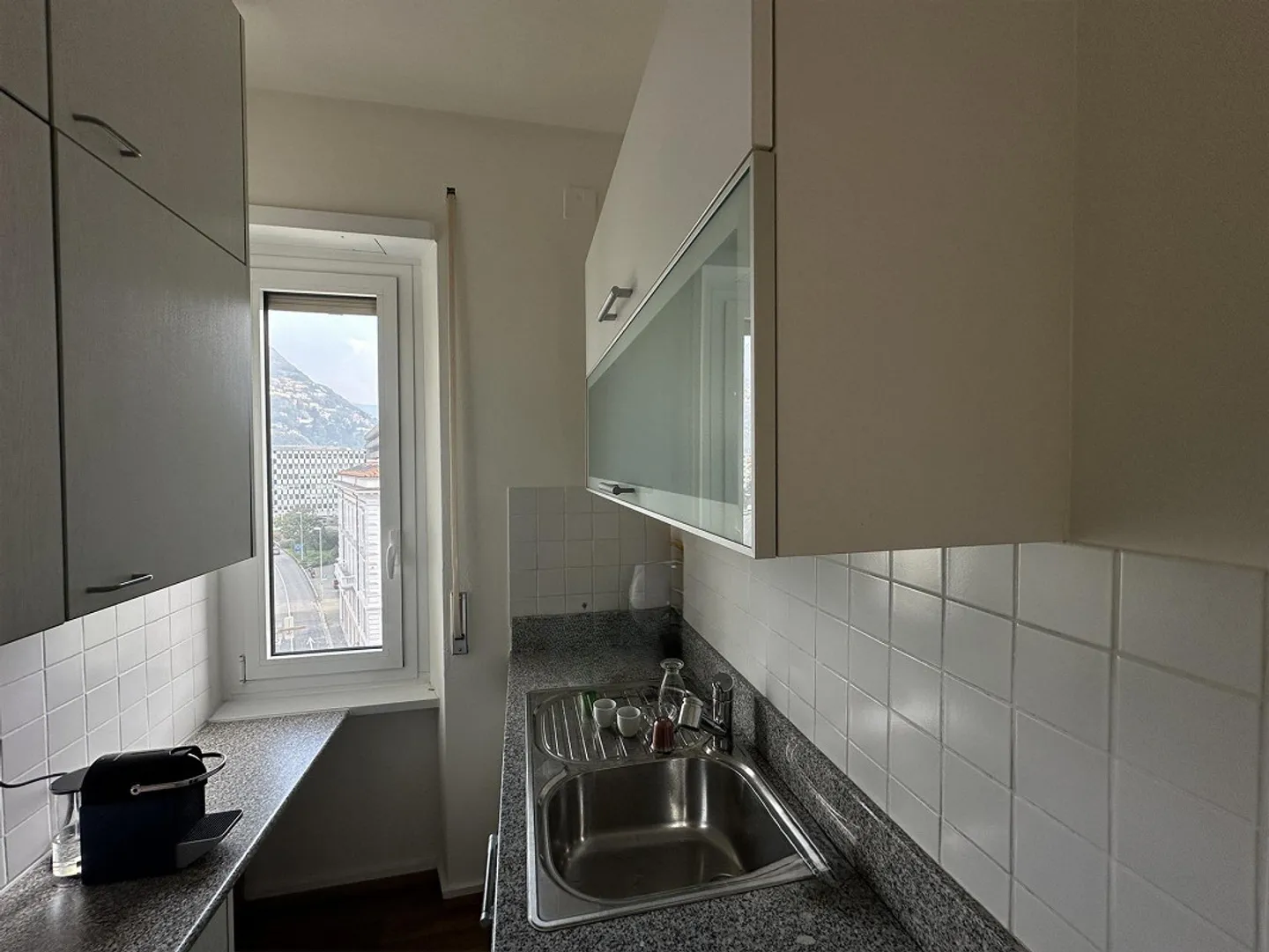 Affitta un ufficio luminoso e ristrutturato in una posizione centrale - Foto 5 di 6