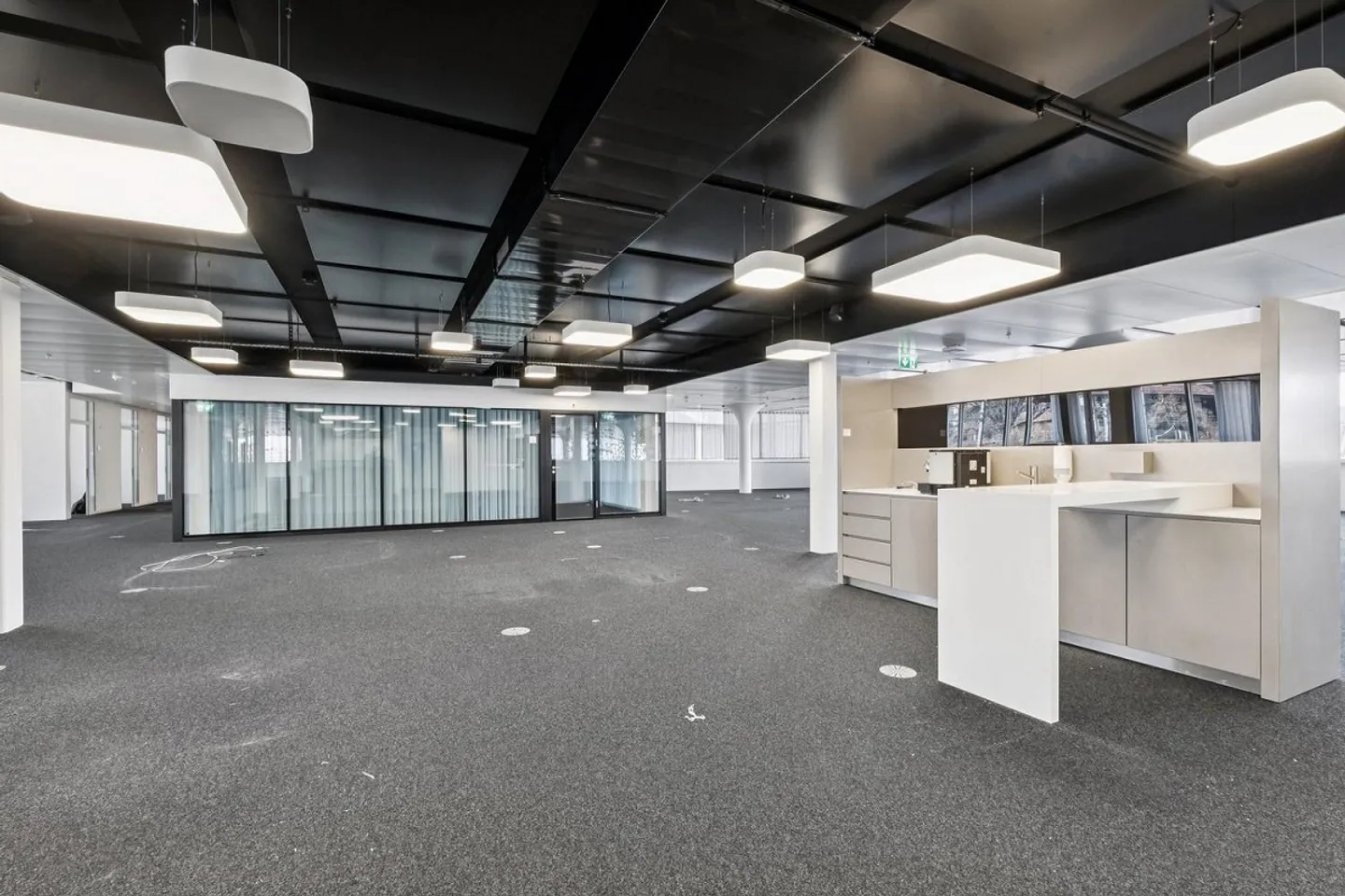 Bureau Open Space - Flexible et adaptable, parfait pour votre entreprise ! - Photo 2 sur 11
