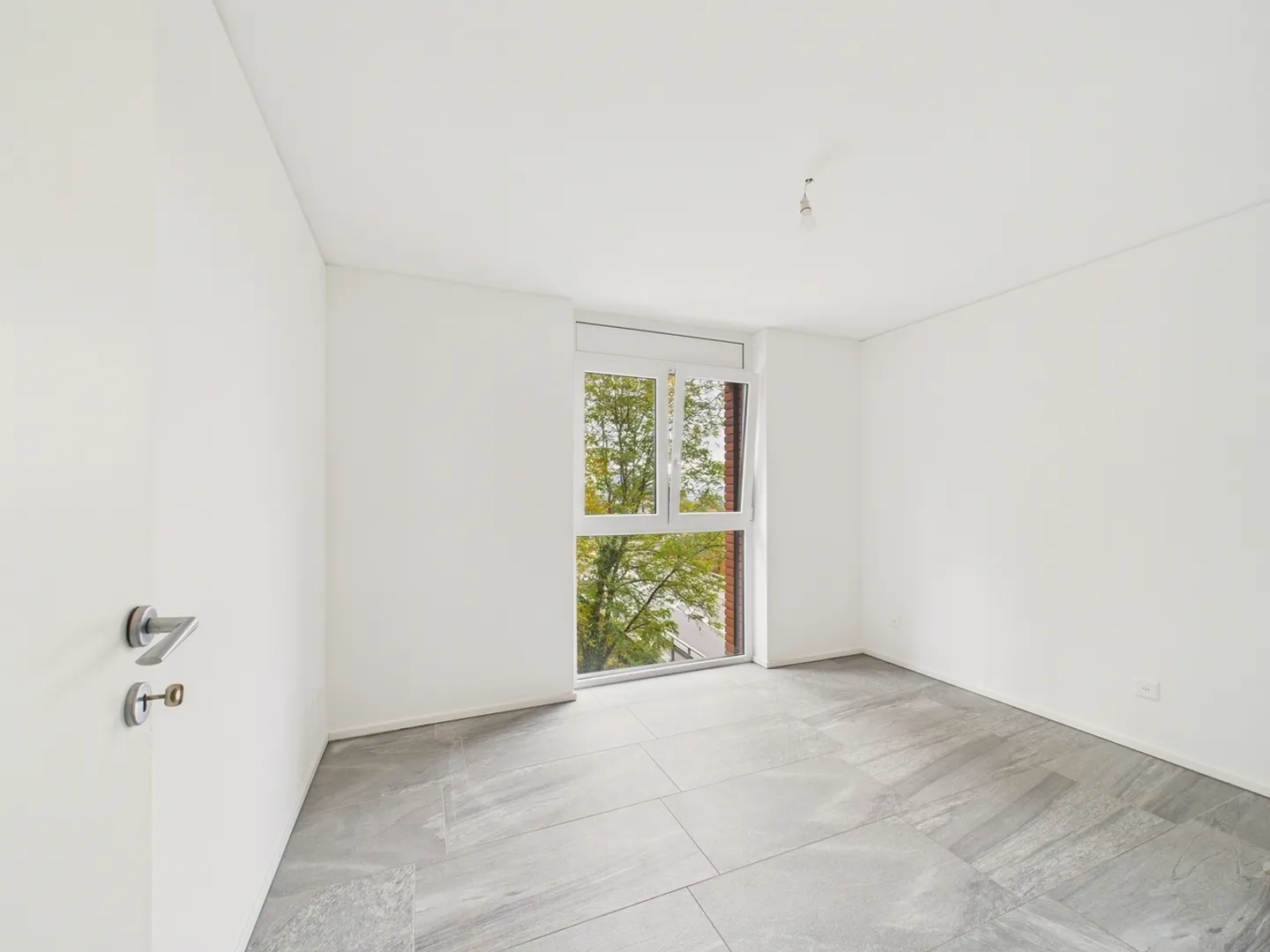 Modernes 3.5-Zimmer-Apartment mit Terrasse und Hobbyraum in Cadro - Foto 6 von 13