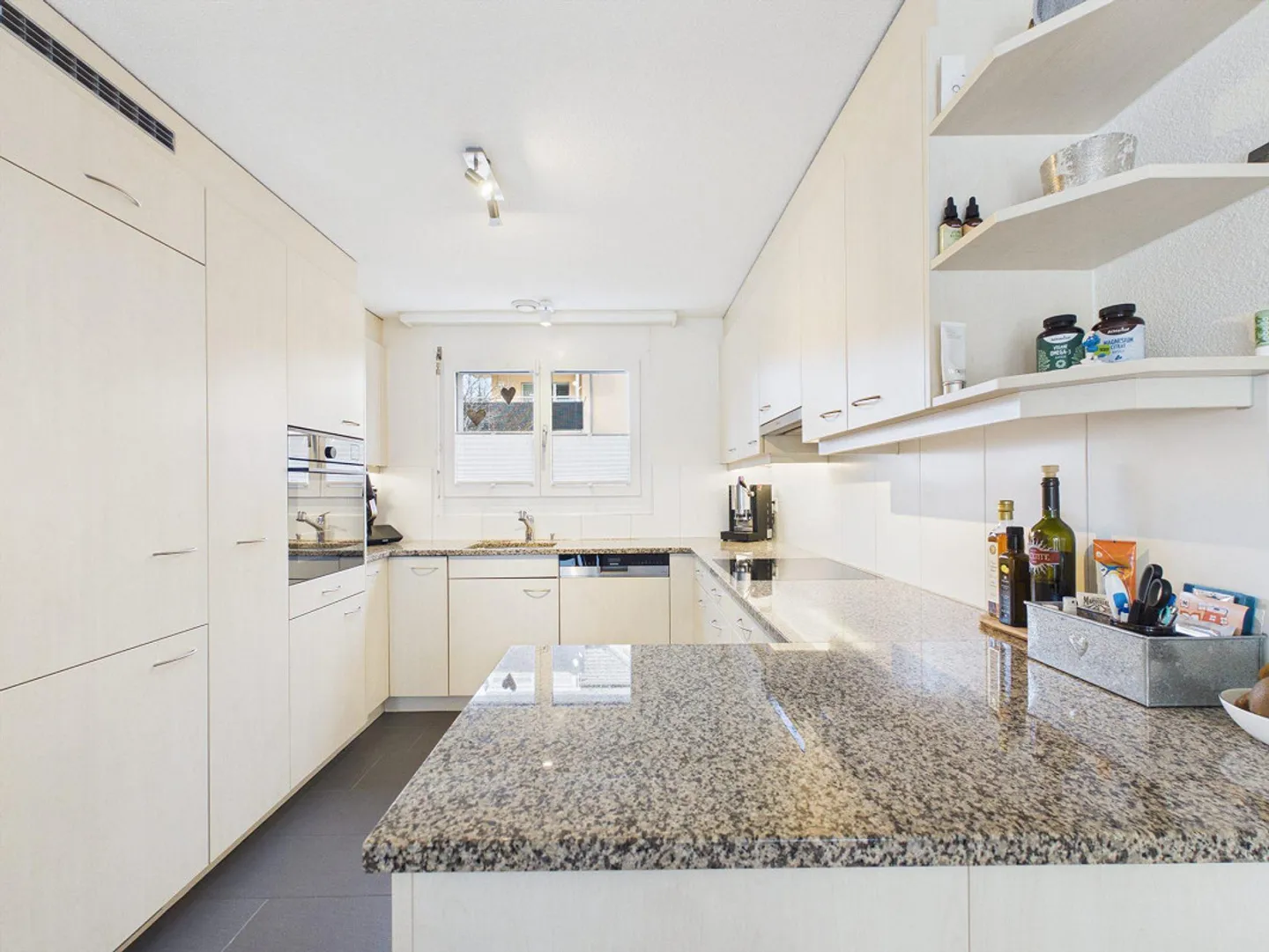 Sunny and attractive 5.5-room corner house with garden and plenty of space... - Photo 4 of 10