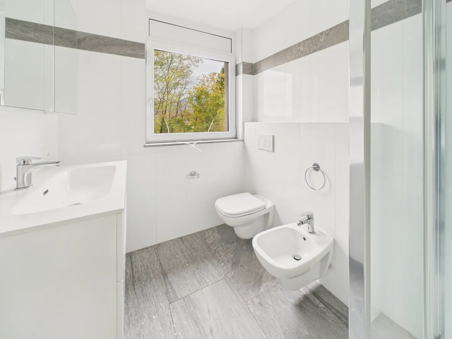 Modernes 3.5-Zimmer-Apartment mit Terrasse und Hobbyraum in Cadro - Foto 9 von 13