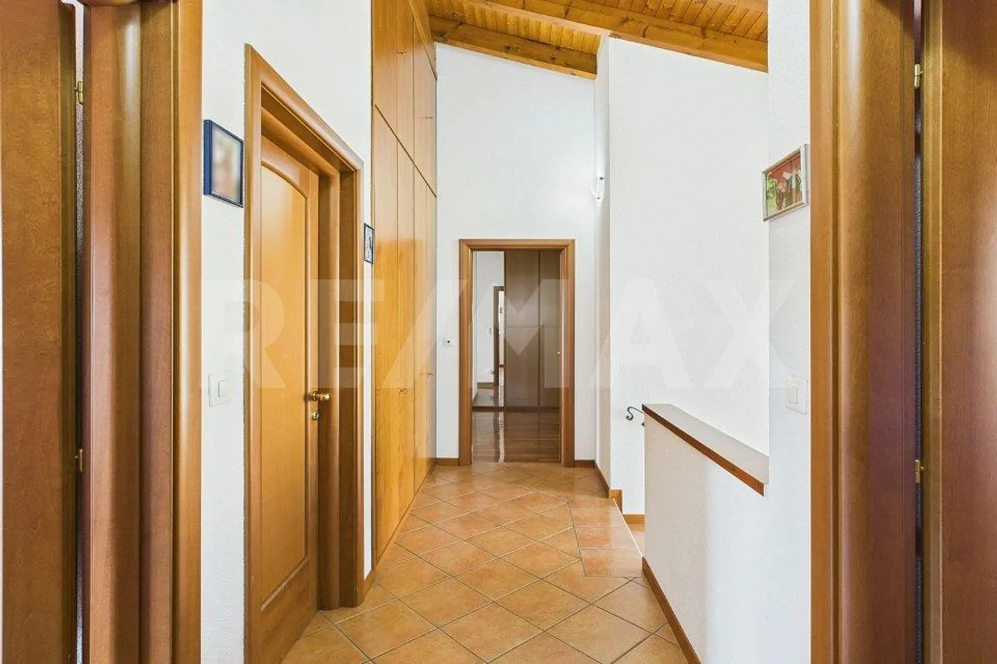 Independent villa with large garden and characteristic grotto in Taverne - Photo 10 of 13