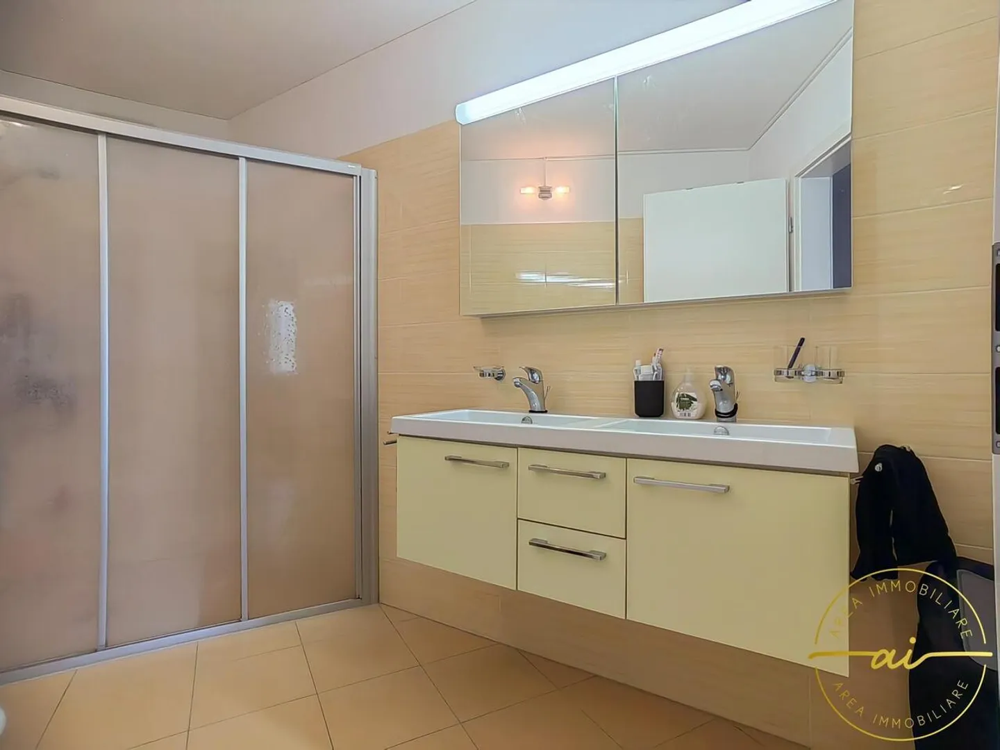 APPARTEMENT MODERNE ET SPACIEUX DE 3,5 PIÈCES - Photo 11 sur 13