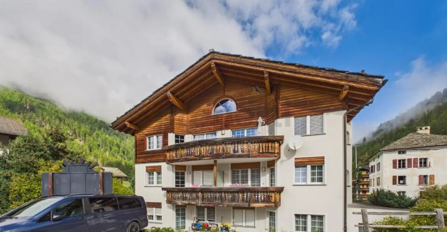Double garage plus 3 outdoor parking spaces, cozy fireplace and fantastic mountain panorama - Photo 1 of 13