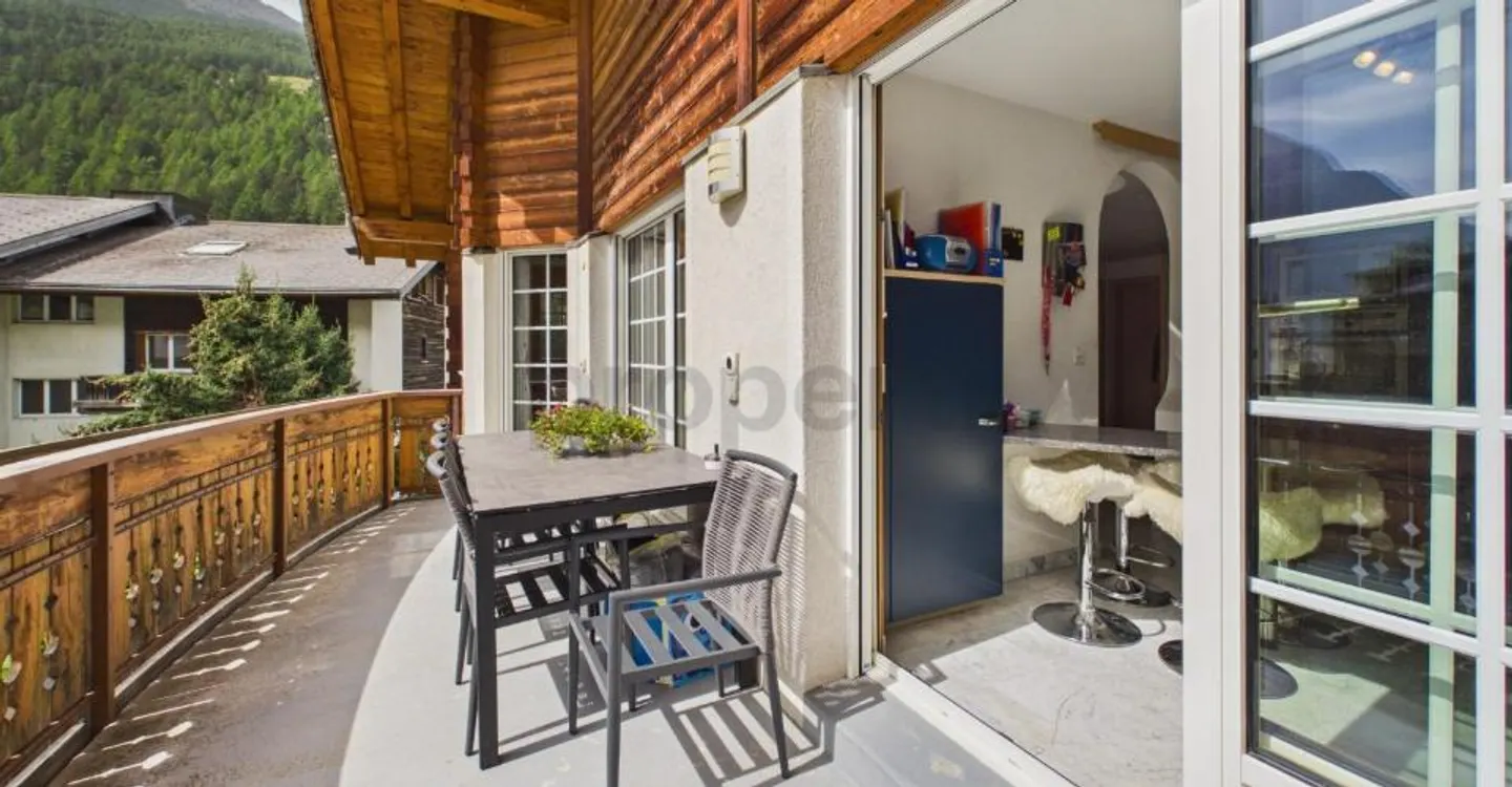 Double garage plus 3 outdoor parking spaces, cozy fireplace and fantastic mountain panorama - Photo 6 of 13