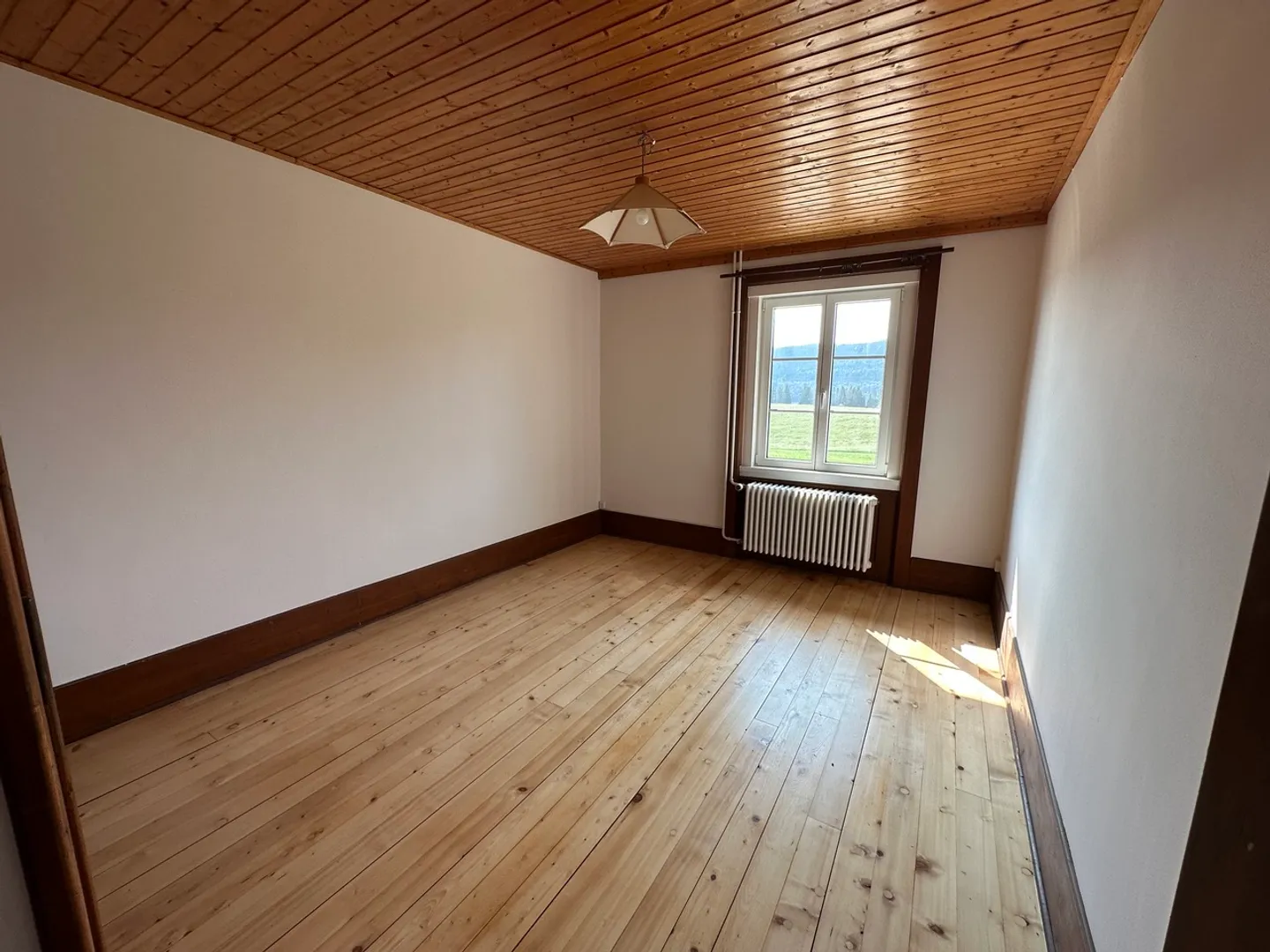 Charming Apartment with Mountain View - Photo 3 of 7