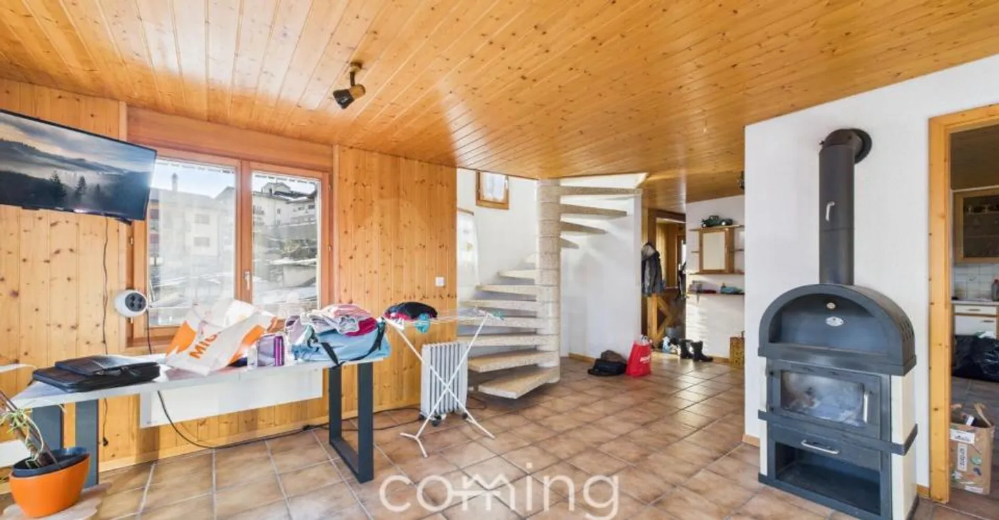 Living and building in Mund - 5.5-room chalet with garden and four W2 building plots - Photo 3 of 11