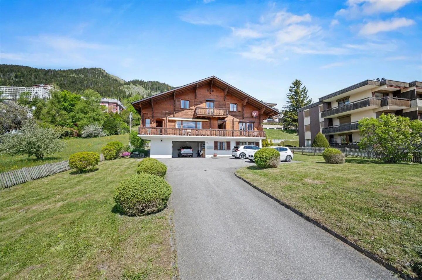 Chalet for sale - Photo 1 of 13