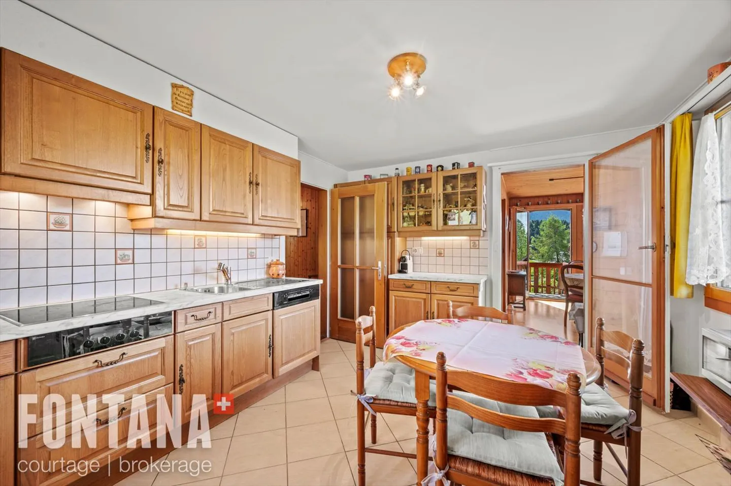 Chalet for sale - Photo 4 of 13