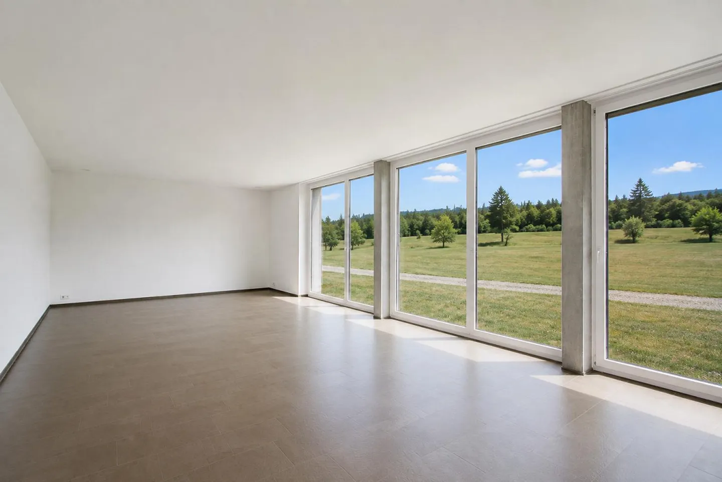 Modern 4.5 Room Ground Floor Apartment with Garden in Eichberg - Photo 4 of 5