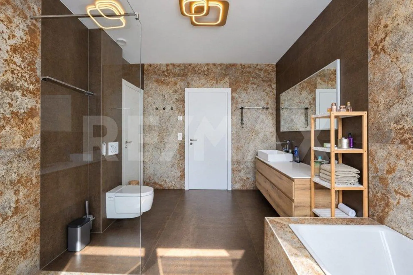 Modern villa with exclusive amenities and panoramic views over the Rhône... - Photo 6 of 13