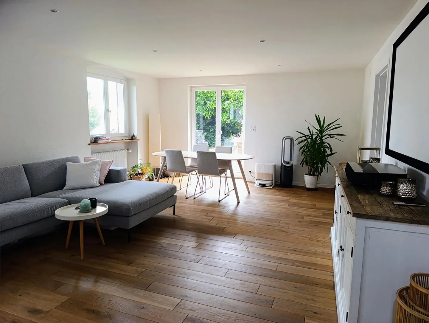 Beautiful 2.5 Room Apartment with Garden Seating Area, Stunning Lake View - Photo 1 of 9