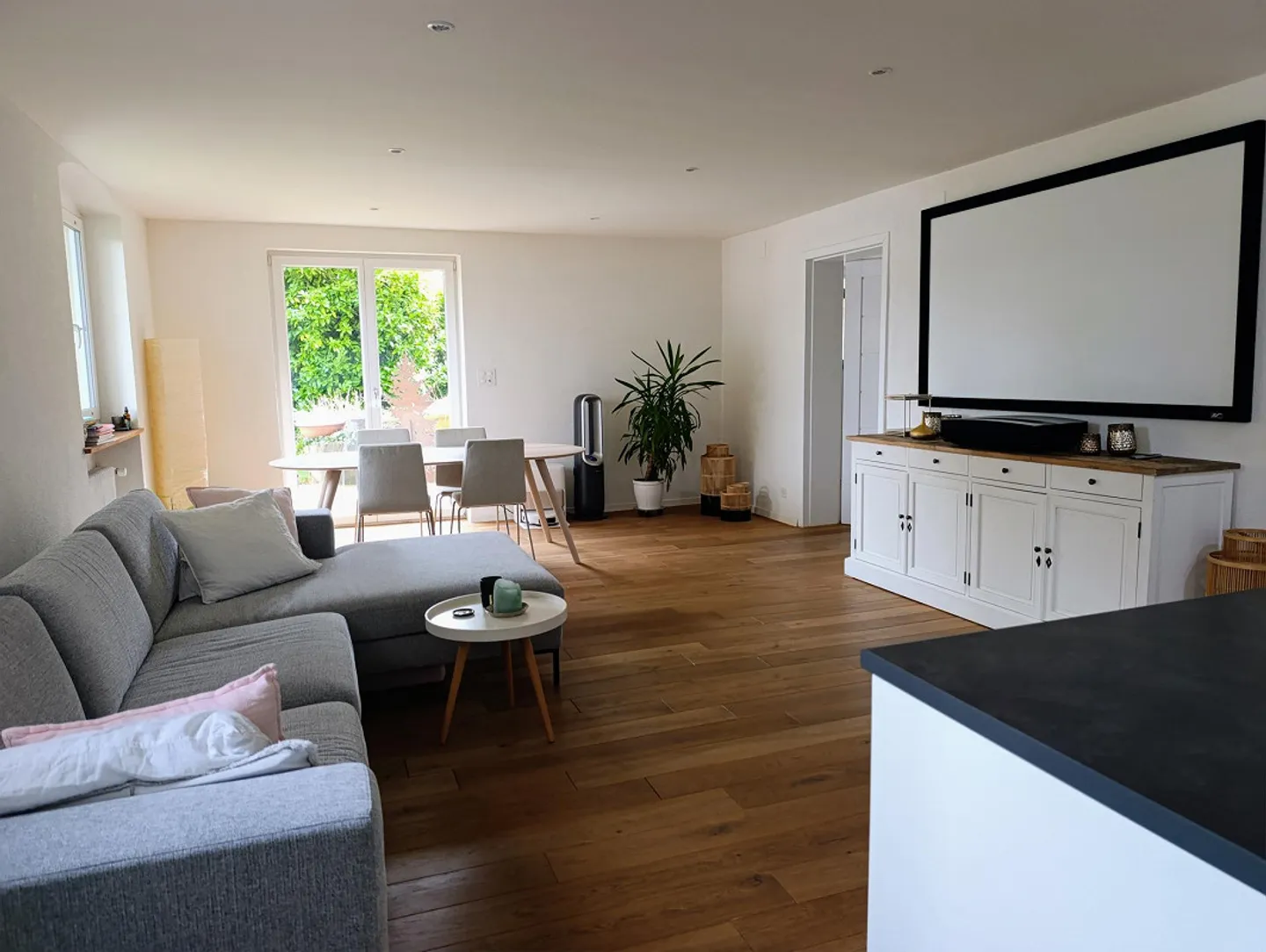 Beautiful 2.5 Room Apartment with Garden Seating Area, Stunning Lake View - Photo 6 of 9