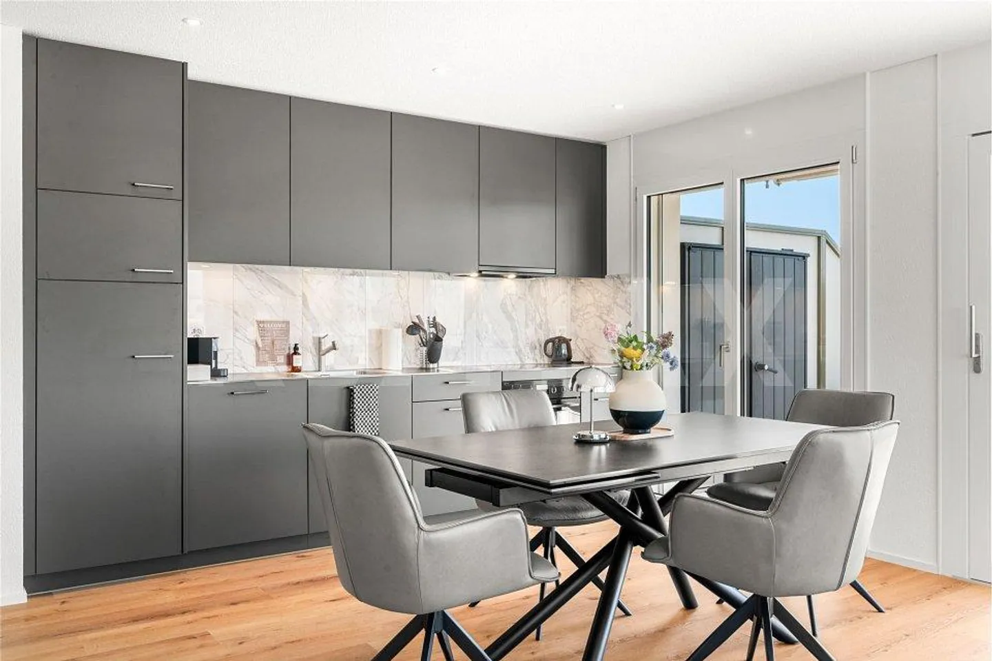 Magnificent furnished penthouse with 2.5 rooms and a 65 m² terrace in Av... - Photo 3 of 13