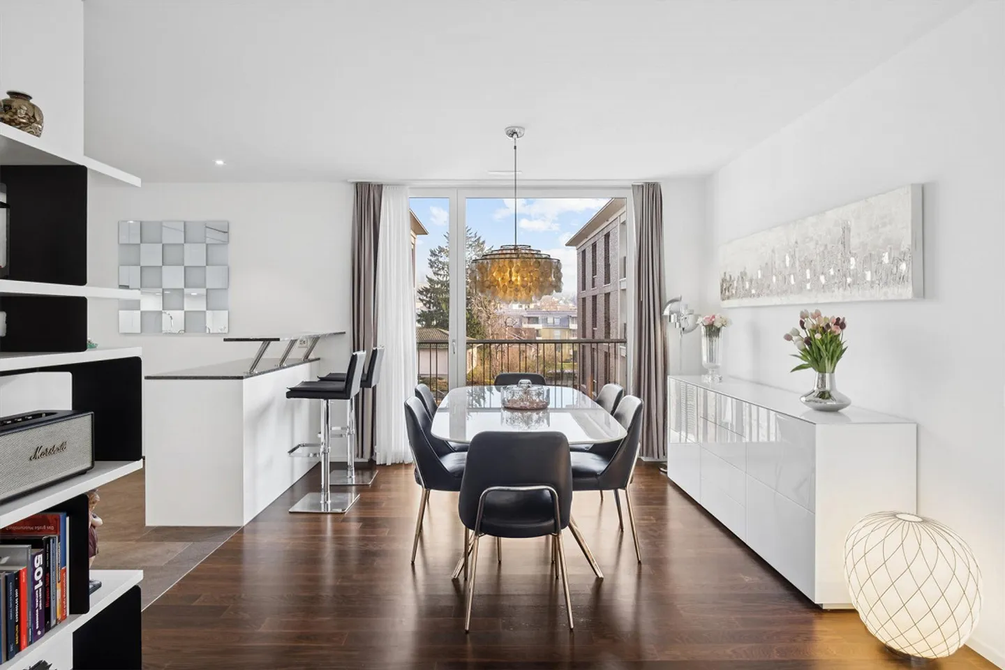 Stylish living in an urban location - Photo 1 of 4