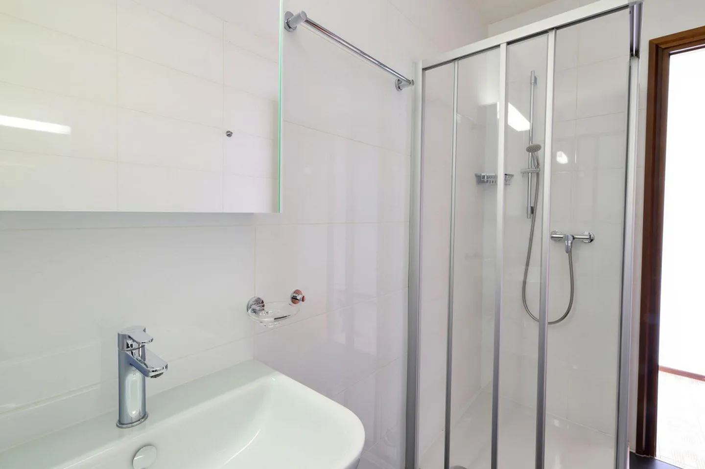 Helles Apartment mit Seeblick - Foto 9 von 16