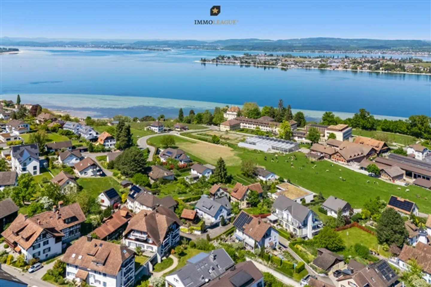 Vivre avec vue sur le lac - Un foyer aimant pour toute la famille. - Photo 1 sur 8