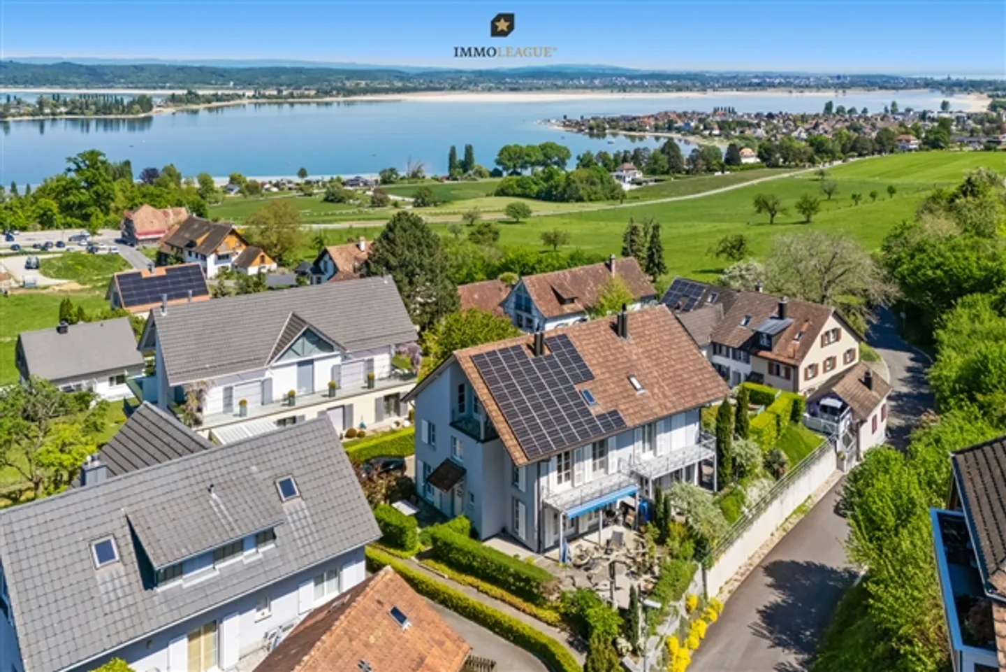 Vivre avec vue sur le lac - Un foyer aimant pour toute la famille. - Photo 2 sur 8