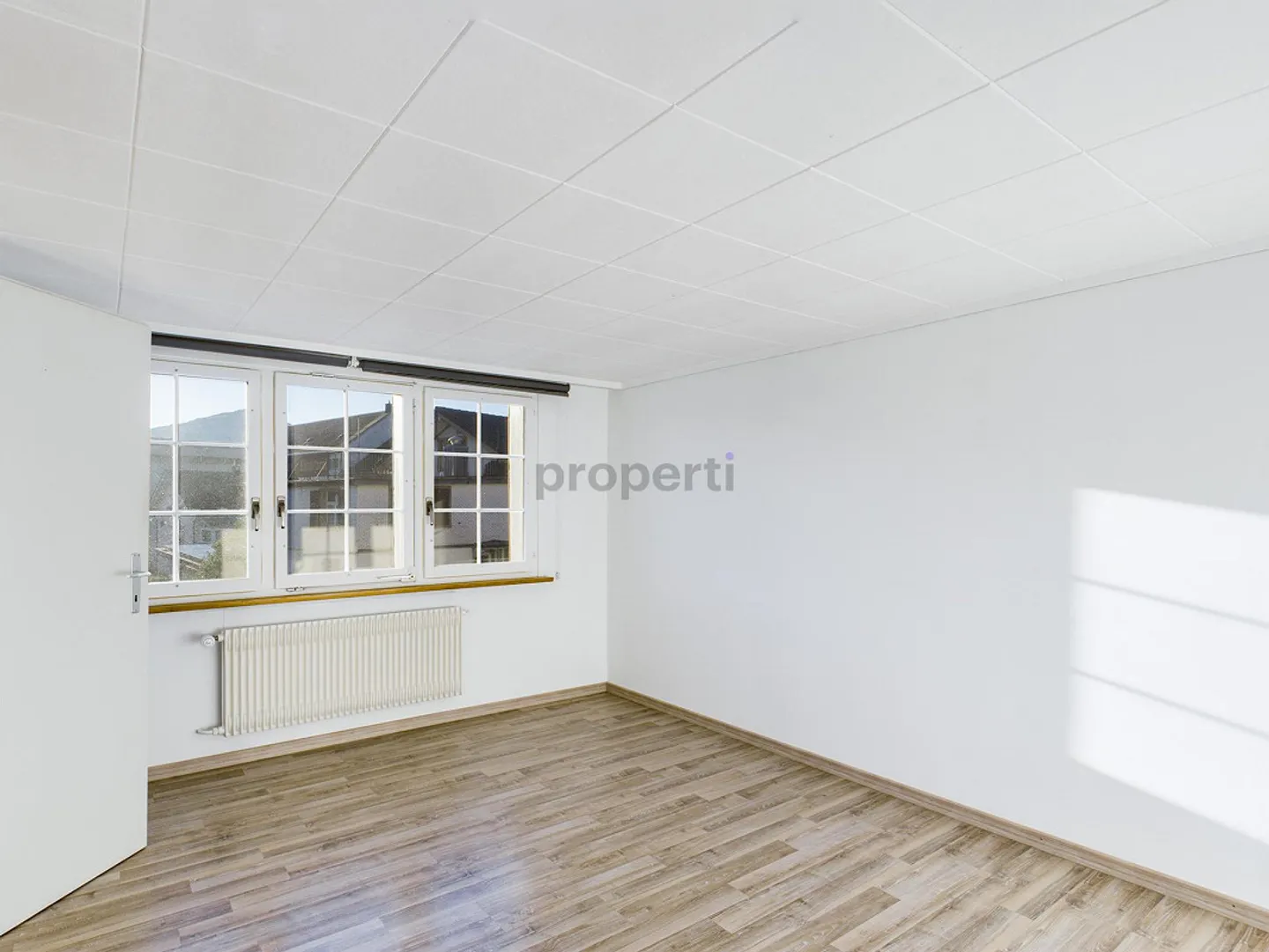 Spacious 5-Room Apartment - Photo 8 of 14