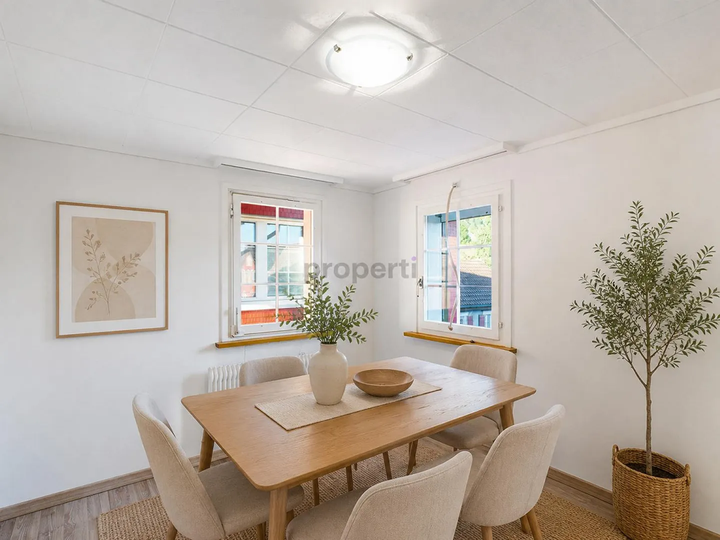 Spacious 5-Room Apartment - Photo 11 of 14