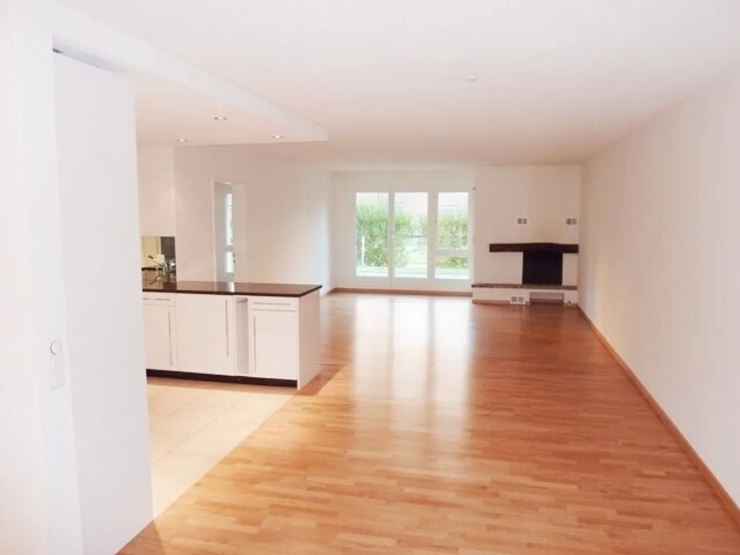Moderne Wohnung mit speziellem Flair und Sitzplatz - Photo 3 of 9