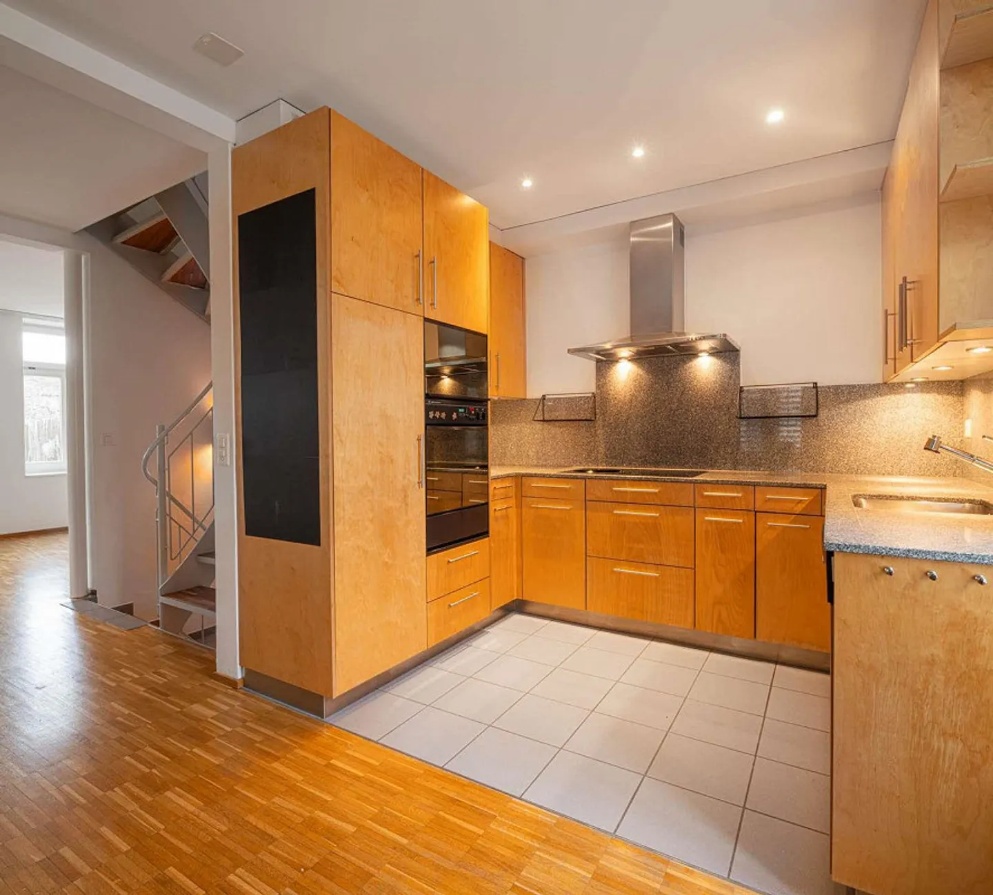 Ampia casa bifamiliare di 6,5 stanze nel popolare quartiere Breiti - Foto 2 di 13