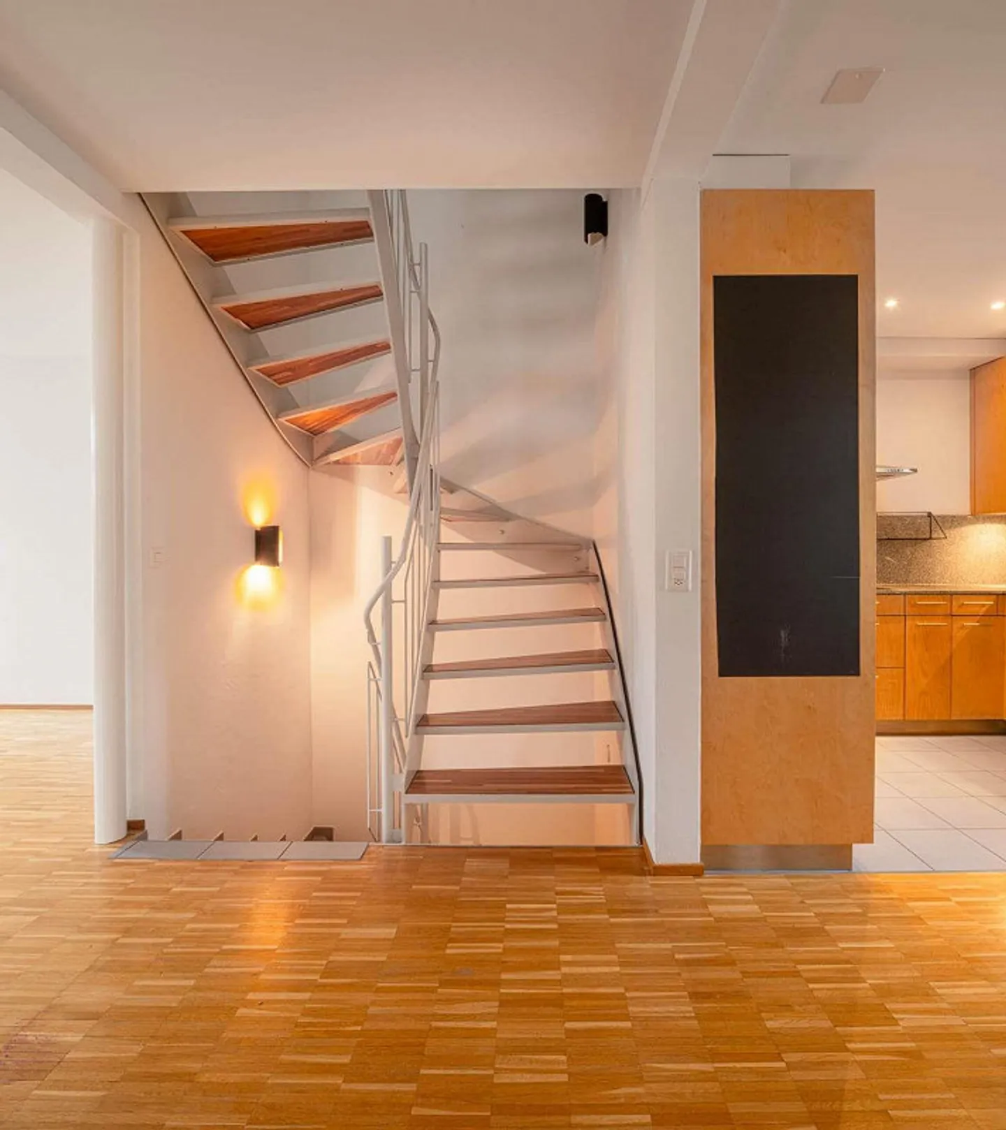 Ampia casa bifamiliare di 6,5 stanze nel popolare quartiere Breiti - Foto 4 di 13