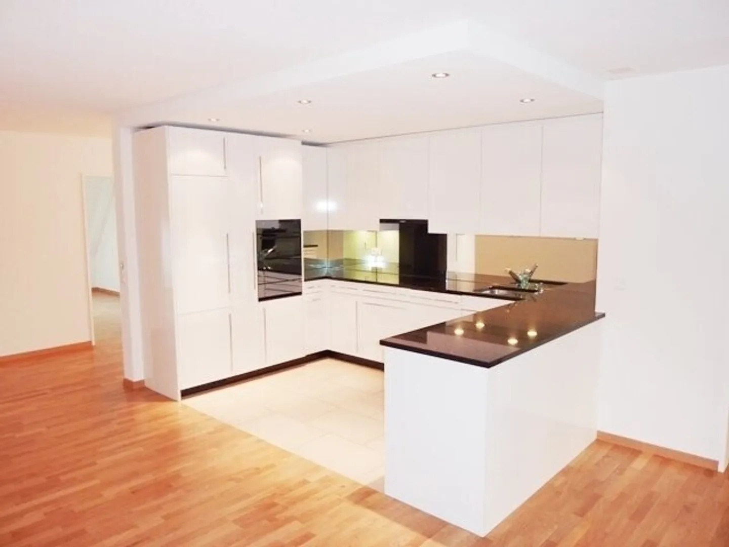 Moderne Wohnung mit speziellem Flair und Sitzplatz - Photo 6 of 9