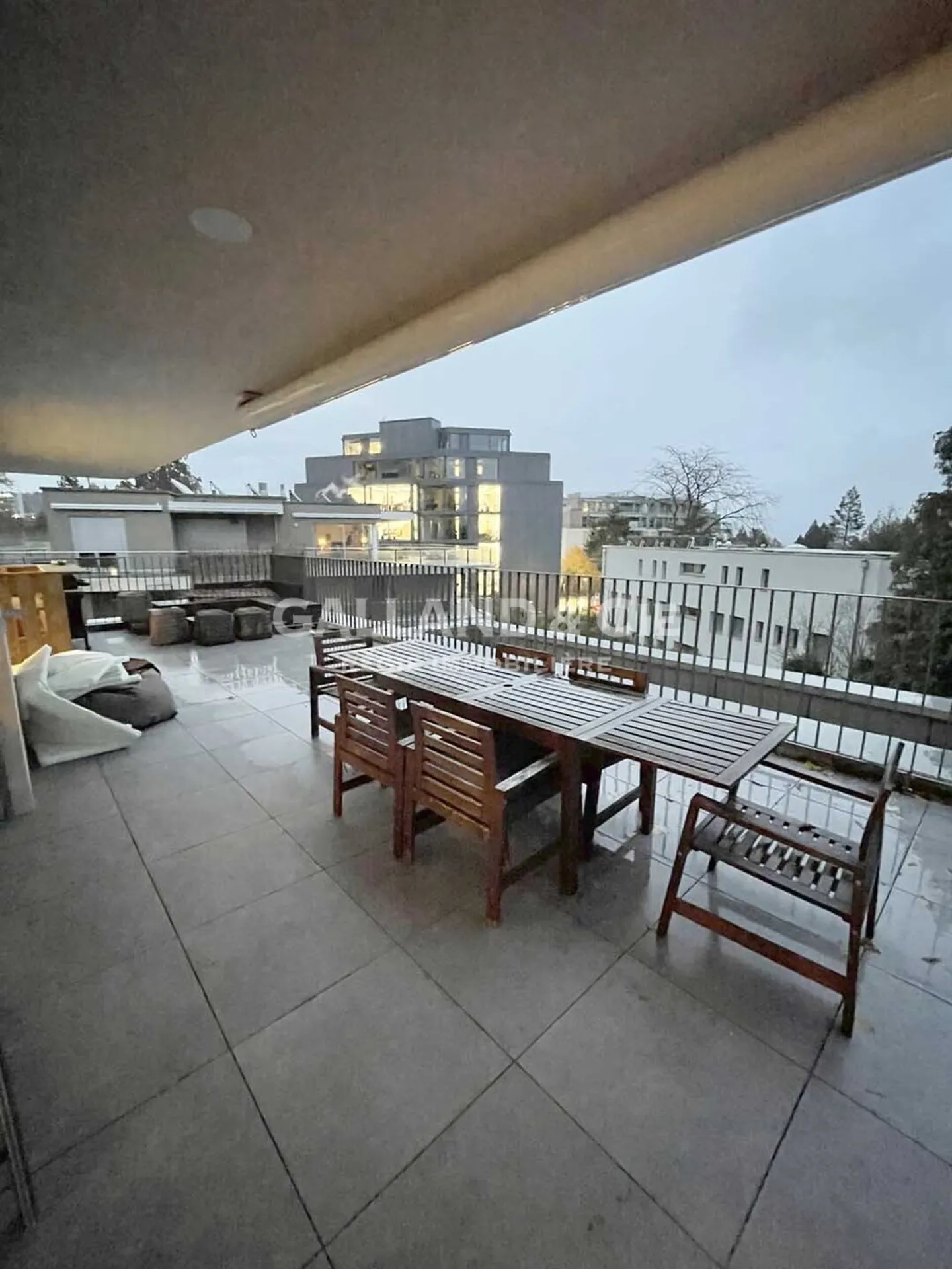 Beautiful modern 4.5-room duplex apartment - Photo 2 of 9