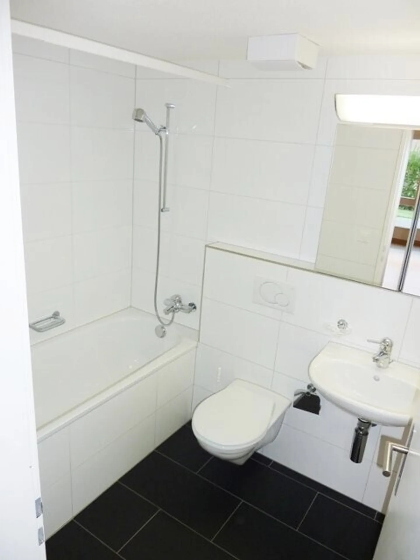Moderne Wohnung mit speziellem Flair und Sitzplatz - Photo 8 of 9