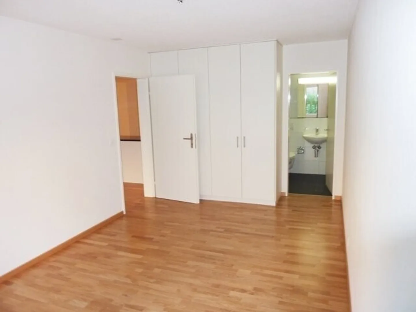 Moderne Wohnung mit speziellem Flair und Sitzplatz - Photo 4 of 9