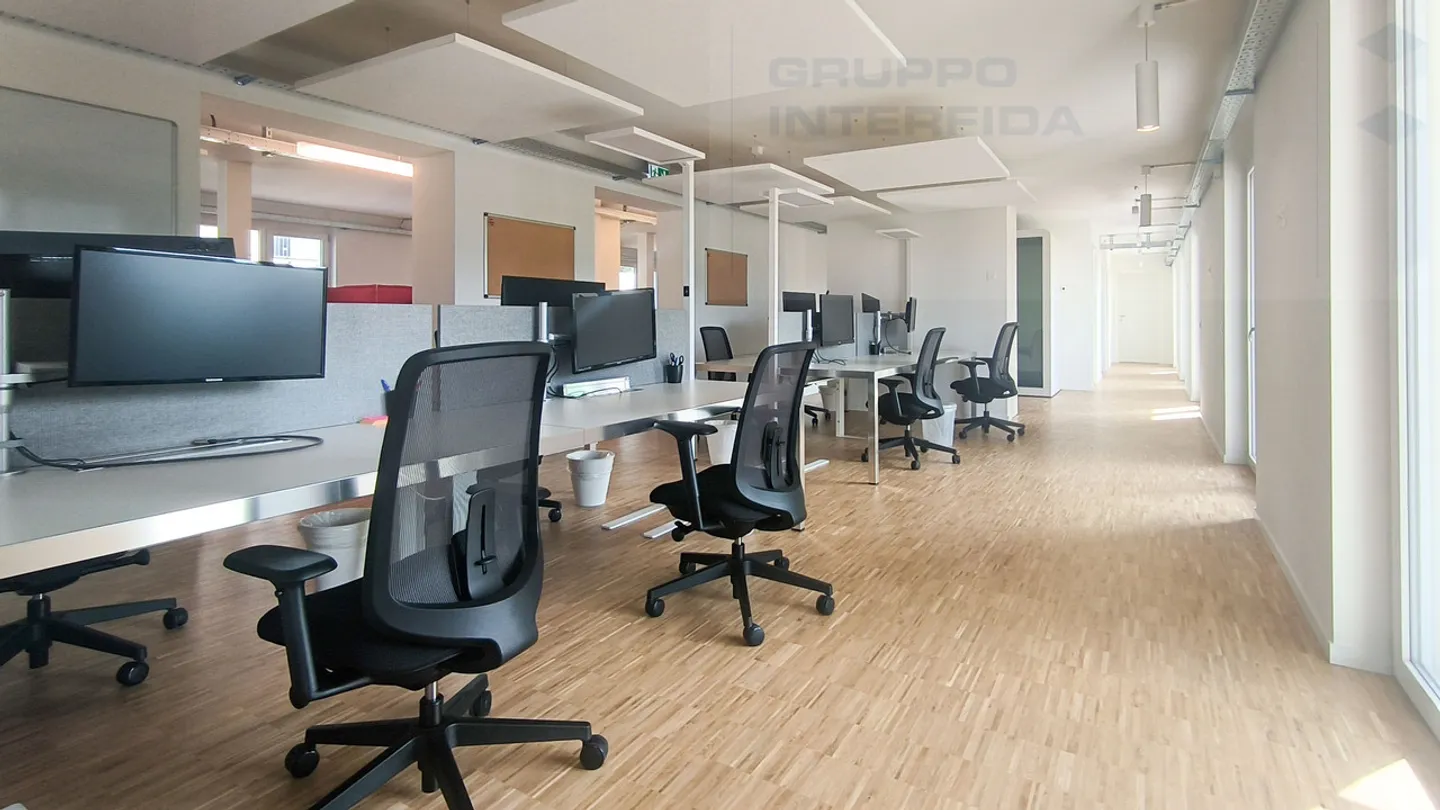 MODERNO UFFICIO OPEN SPACE COMPLETAMENTE ARREDATO - Foto 4 di 9