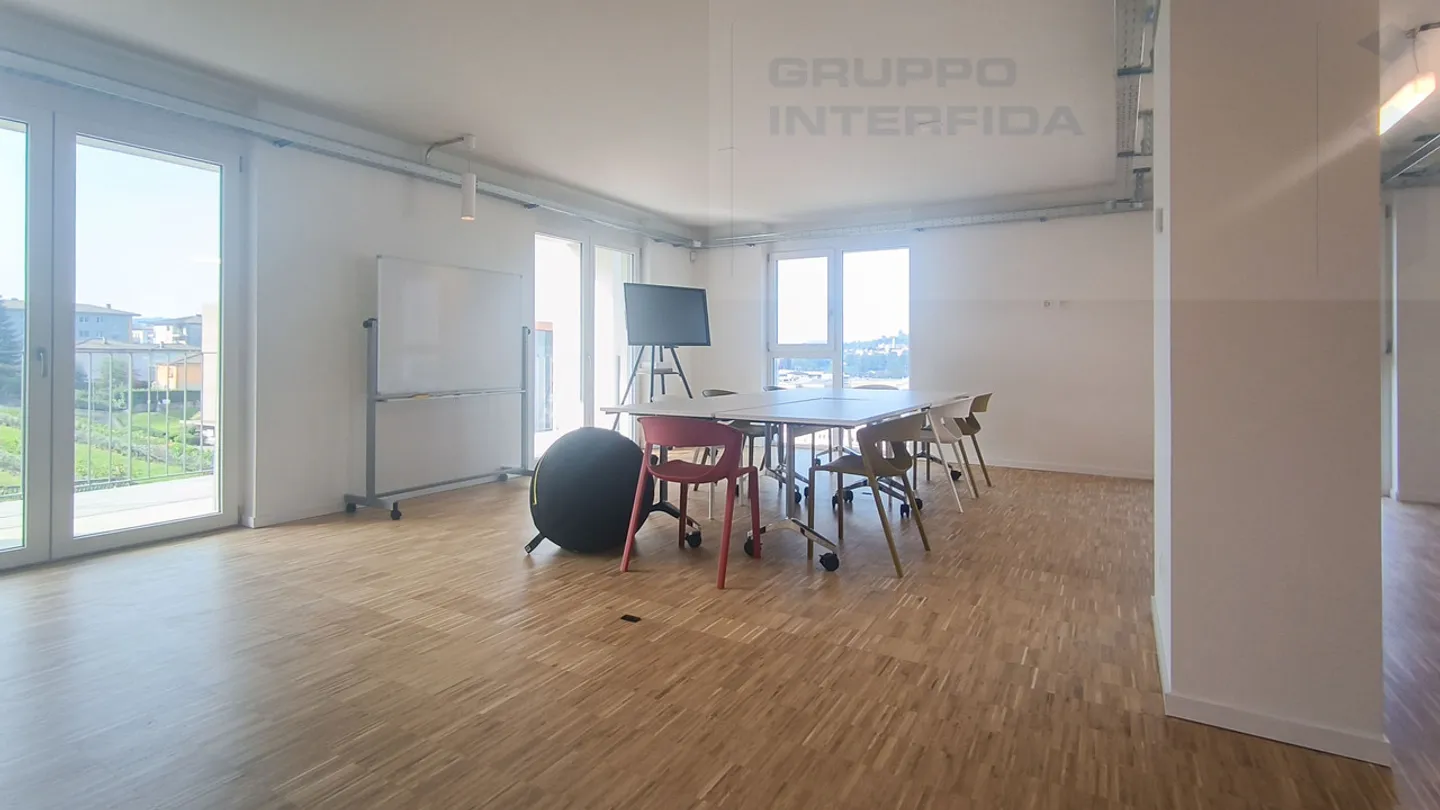 MODERNO UFFICIO OPEN SPACE COMPLETAMENTE ARREDATO - Foto 5 di 9