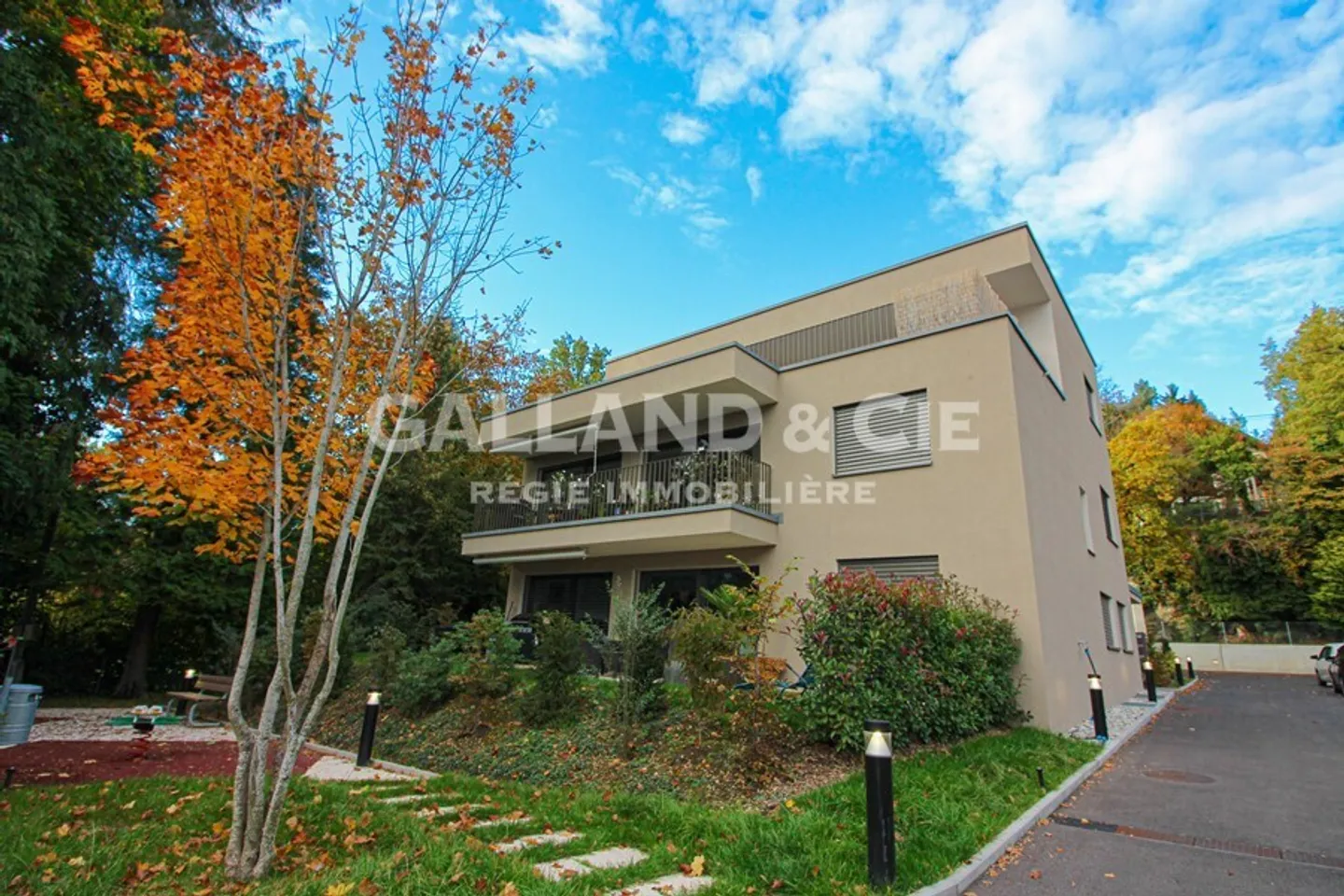 Beautiful modern 4.5-room duplex apartment - Photo 1 of 9