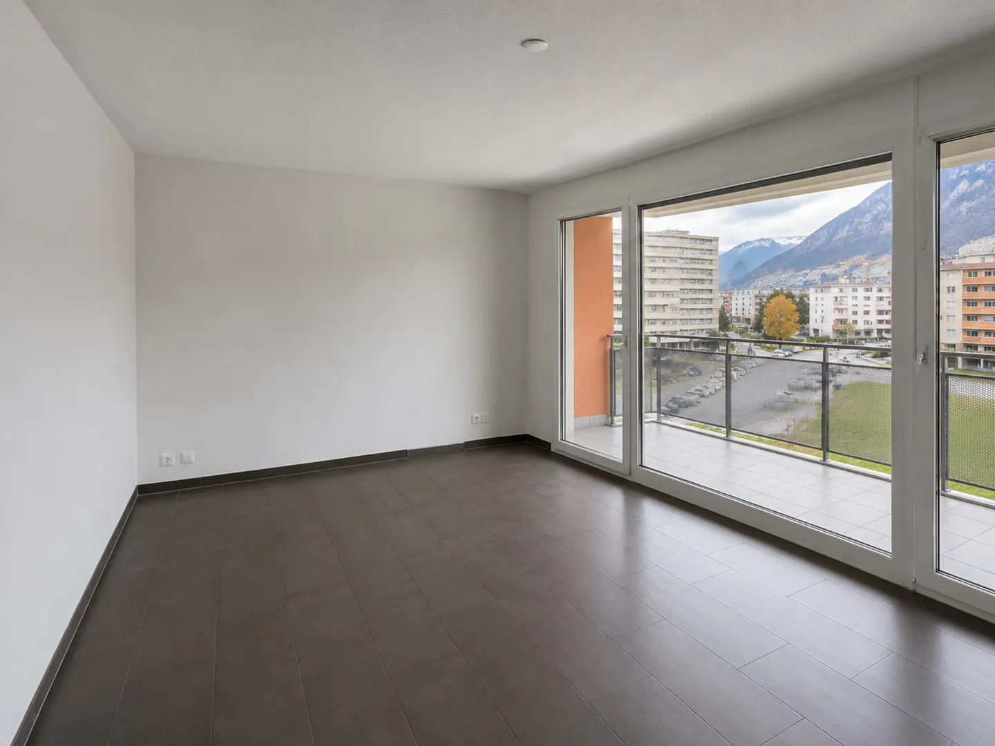 Superbo attico luminoso di 4.5 stanze con balcone - Conthey - Foto 1 di 9