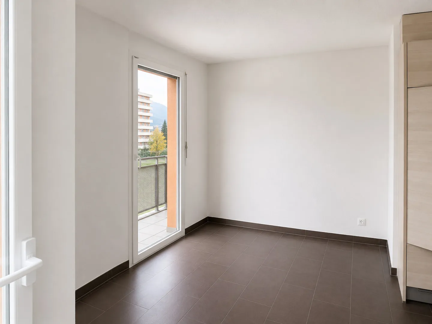Superbo attico luminoso di 4.5 stanze con balcone - Conthey - Foto 3 di 9