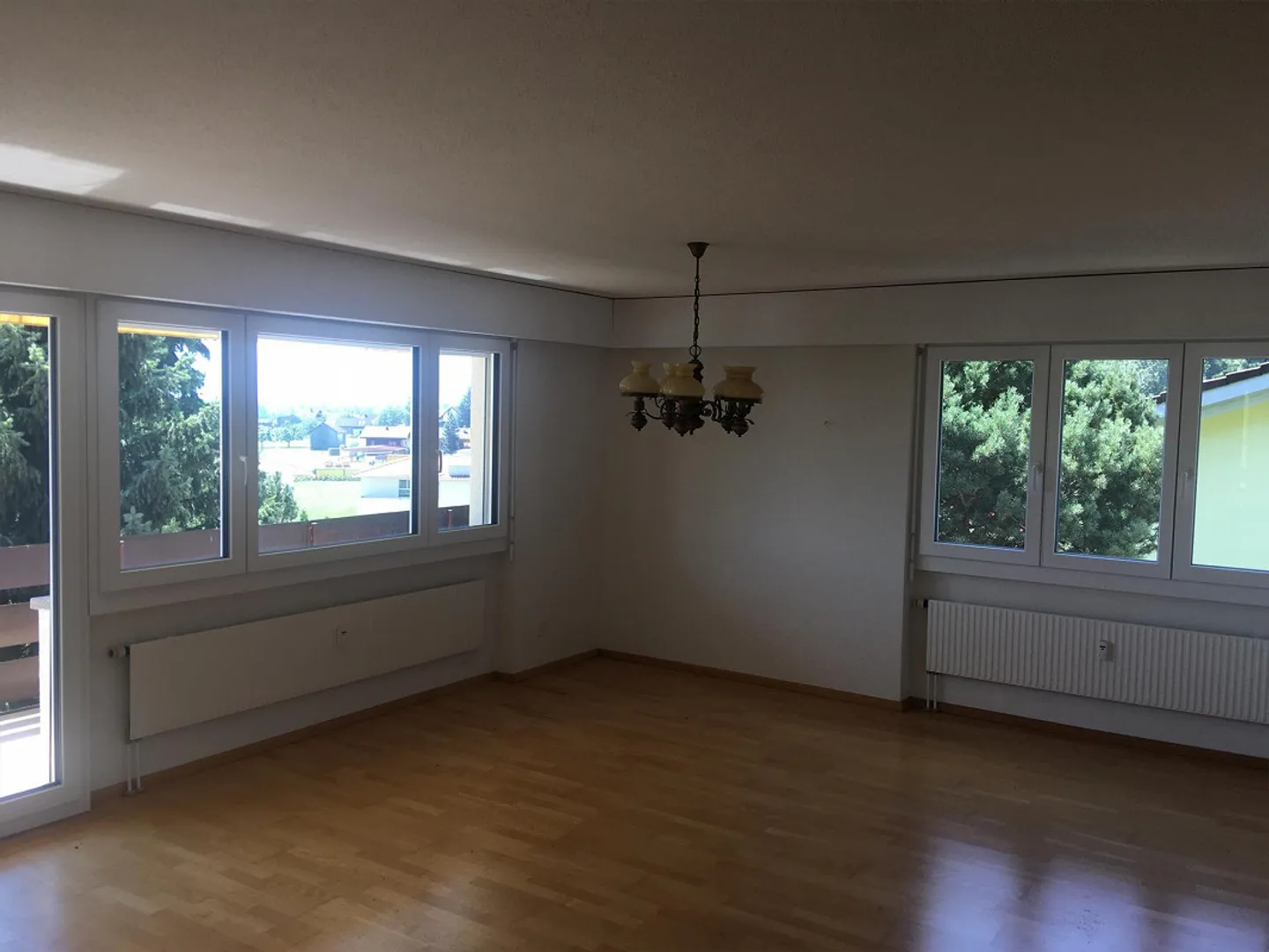 Rustikale 3.5 Zimmerwohnung mit Wintergarten und Sitzplatz - Foto 2 von 11