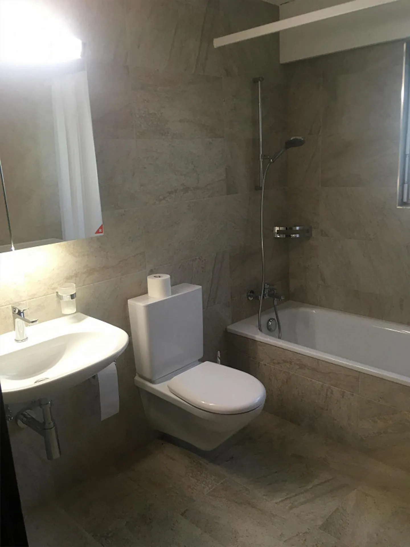 Rustikale 3.5 Zimmerwohnung mit Wintergarten und Sitzplatz - Foto 5 von 11