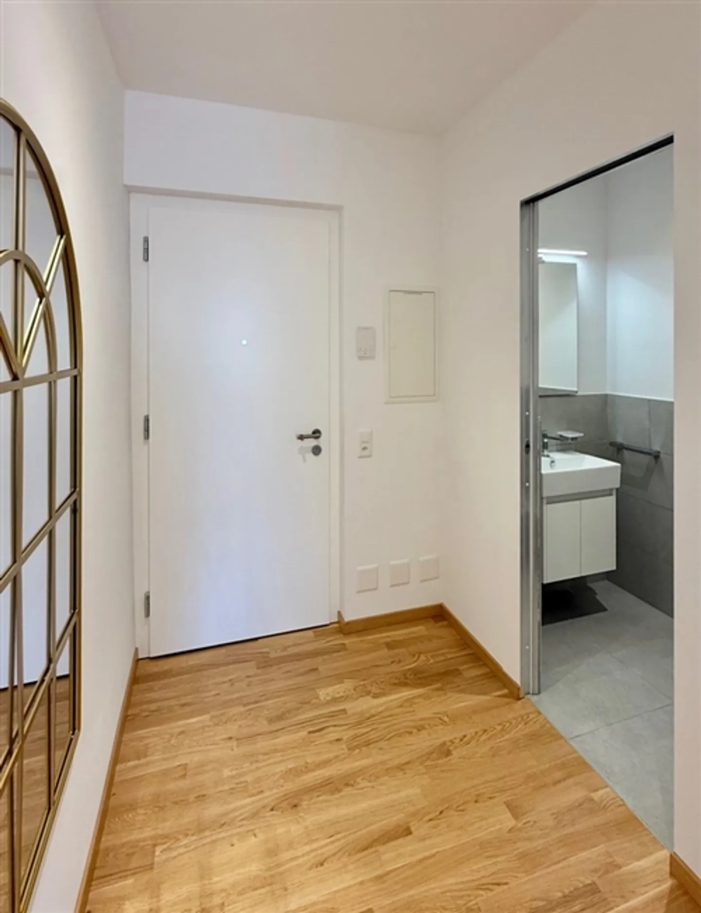 Appartamento 2,5 locali al secondo piano con vista parziale sul lago - Foto 4 di 13