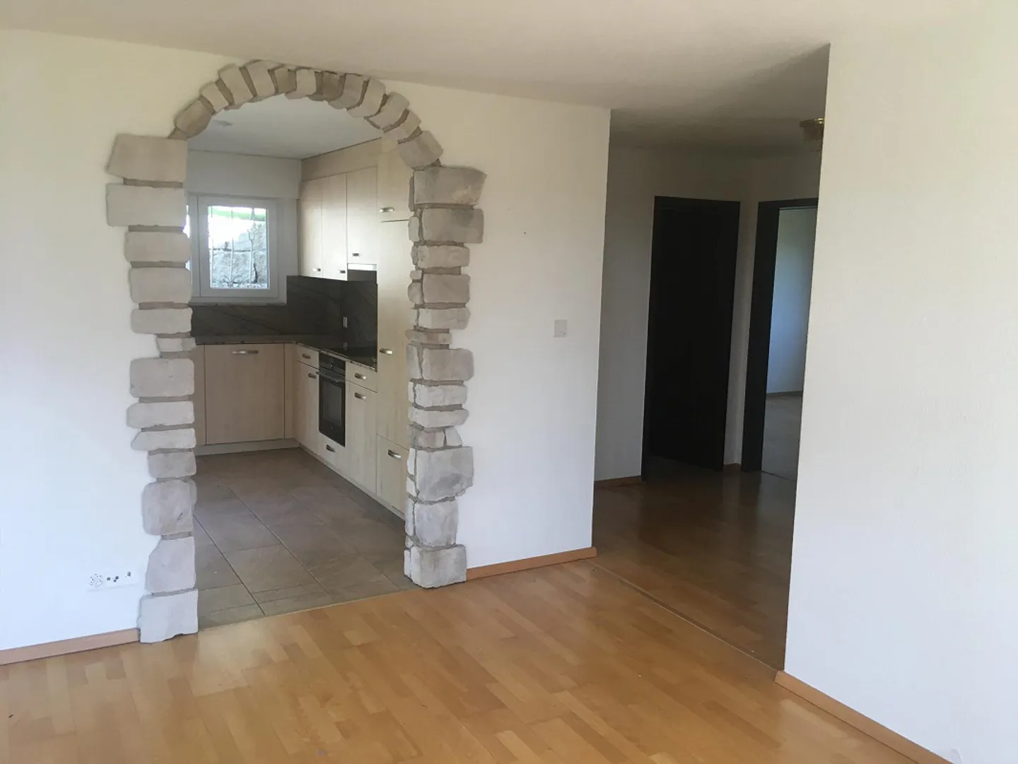 Rustikale 3.5 Zimmerwohnung mit Wintergarten und Sitzplatz - Foto 6 von 11