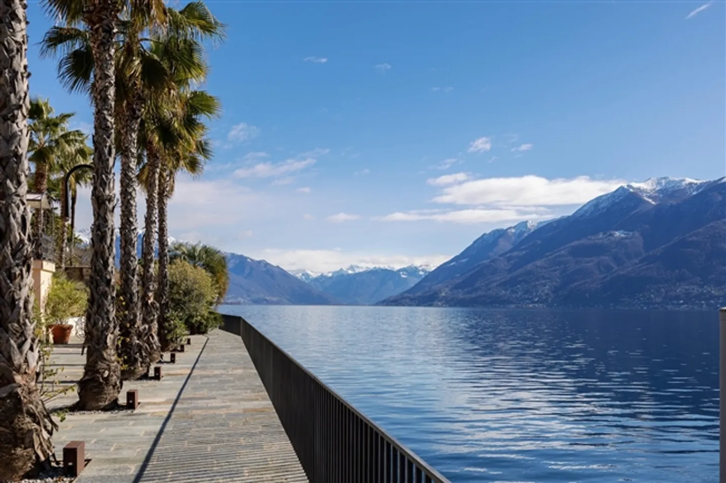 Appartamento 2,5 locali al secondo piano con vista parziale sul lago - Foto 1 di 13