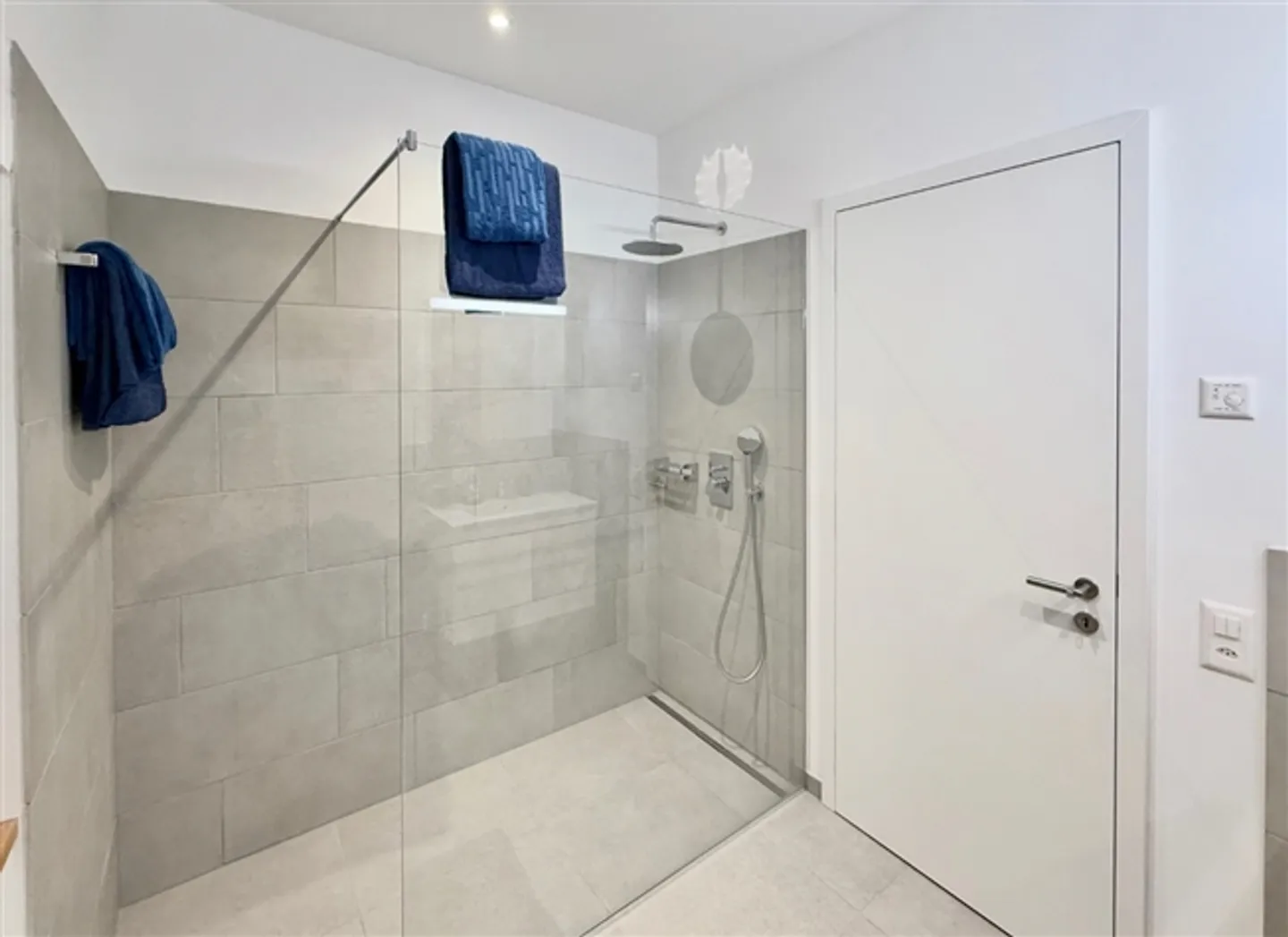 Appartamento 2,5 locali al secondo piano con vista parziale sul lago - Foto 8 di 13