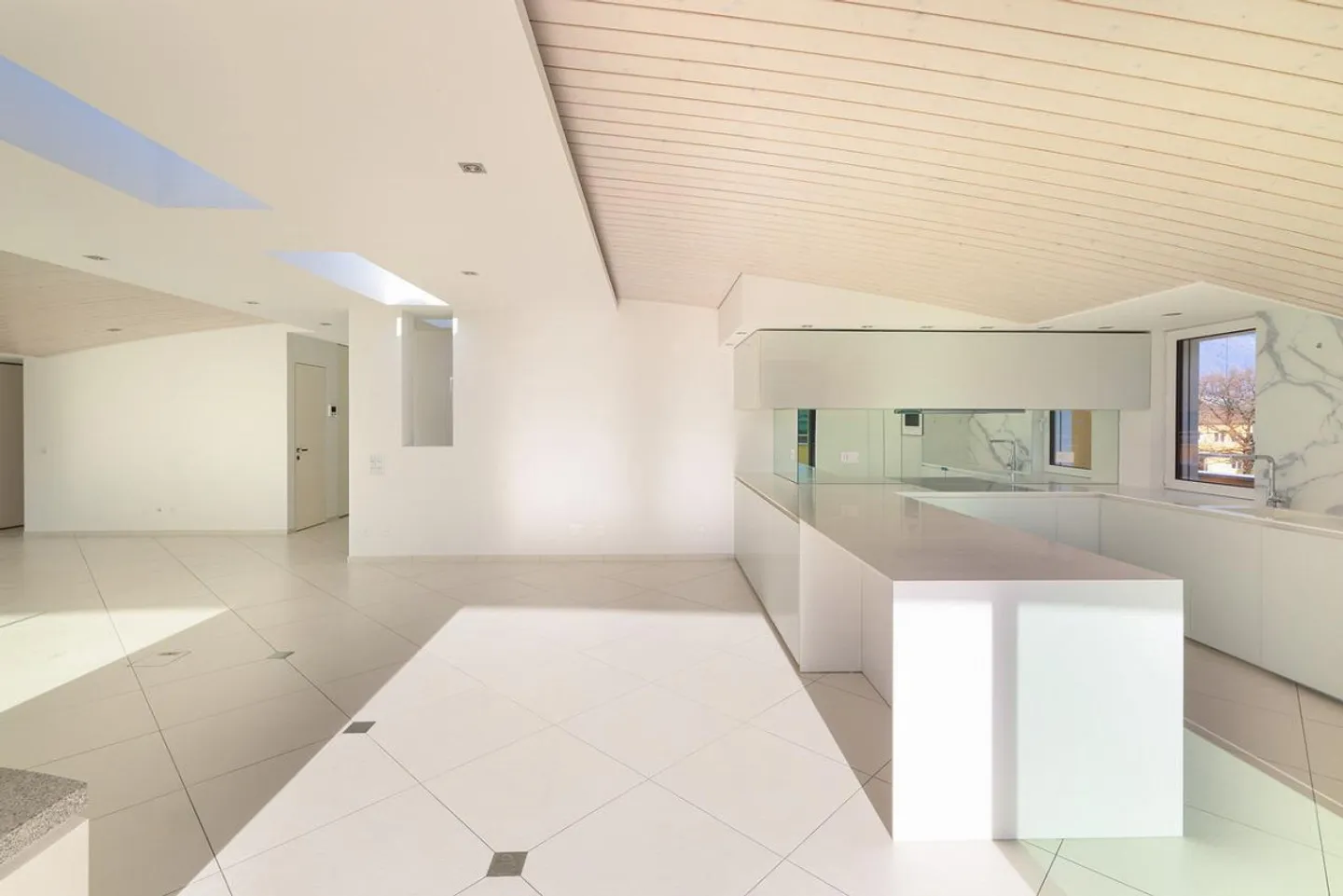 Attico vicino al lungolago e al nucleo - Foto 3 di 12