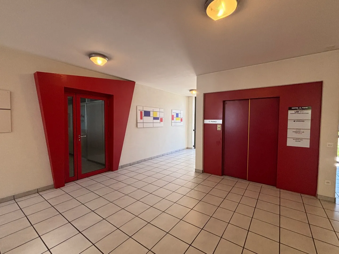 À LOUER À CADENAZZO ESPACE COMMERCIAL D'ENV. 78 m² - Photo 2 sur 6