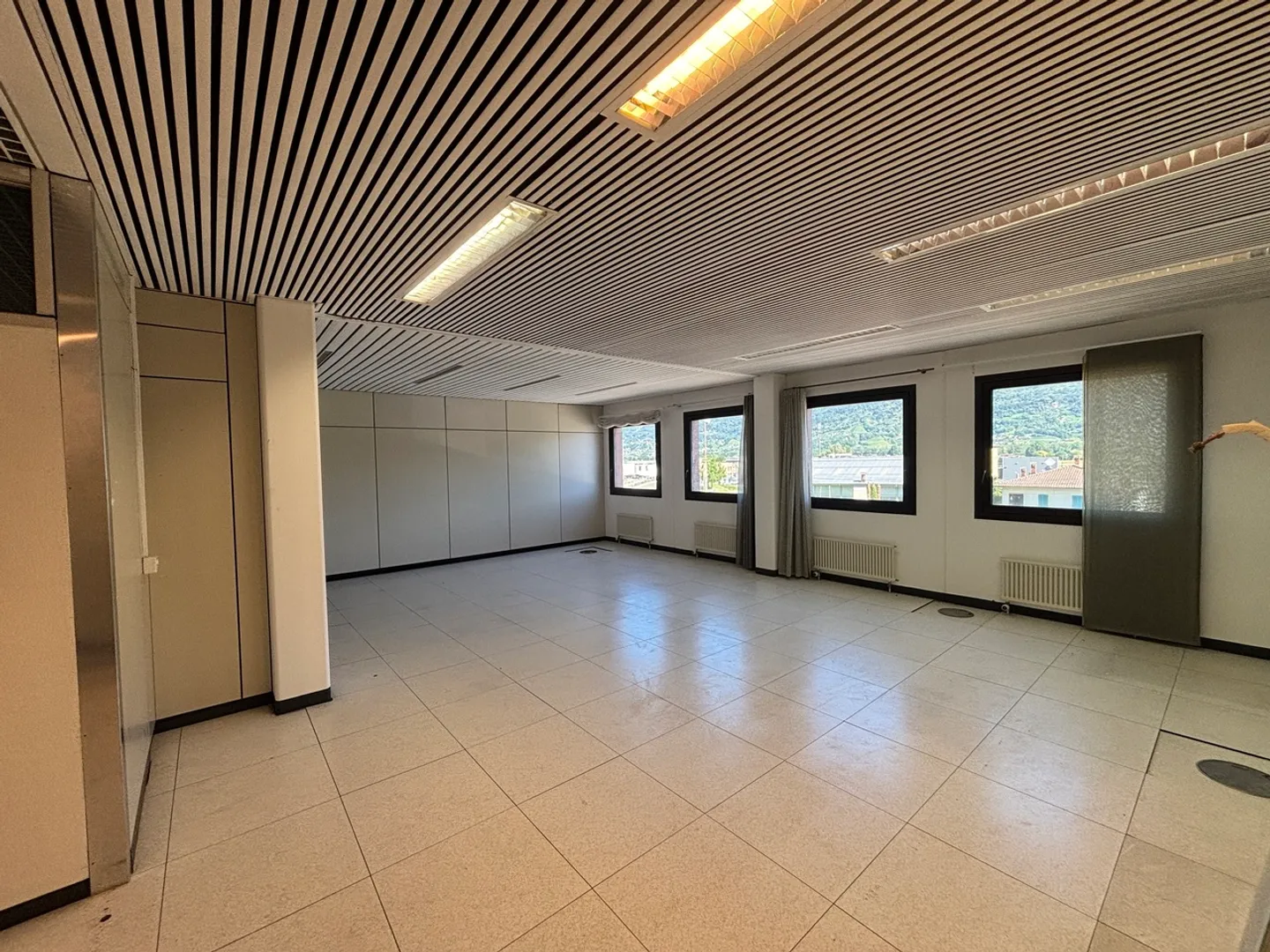 À LOUER À CADENAZZO ESPACE COMMERCIAL D'ENV. 78 m² - Photo 6 sur 6