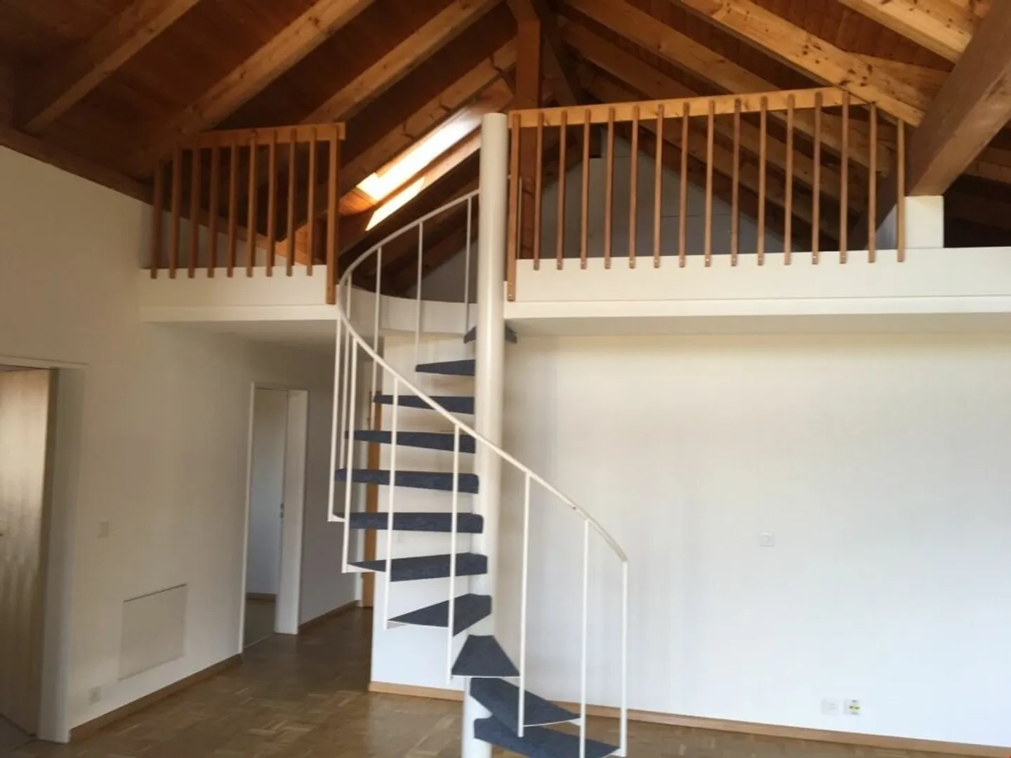 Helle Dachwohnung an zentraler Lage, Nähe Bhf. Ettingen - Foto 1 von 7