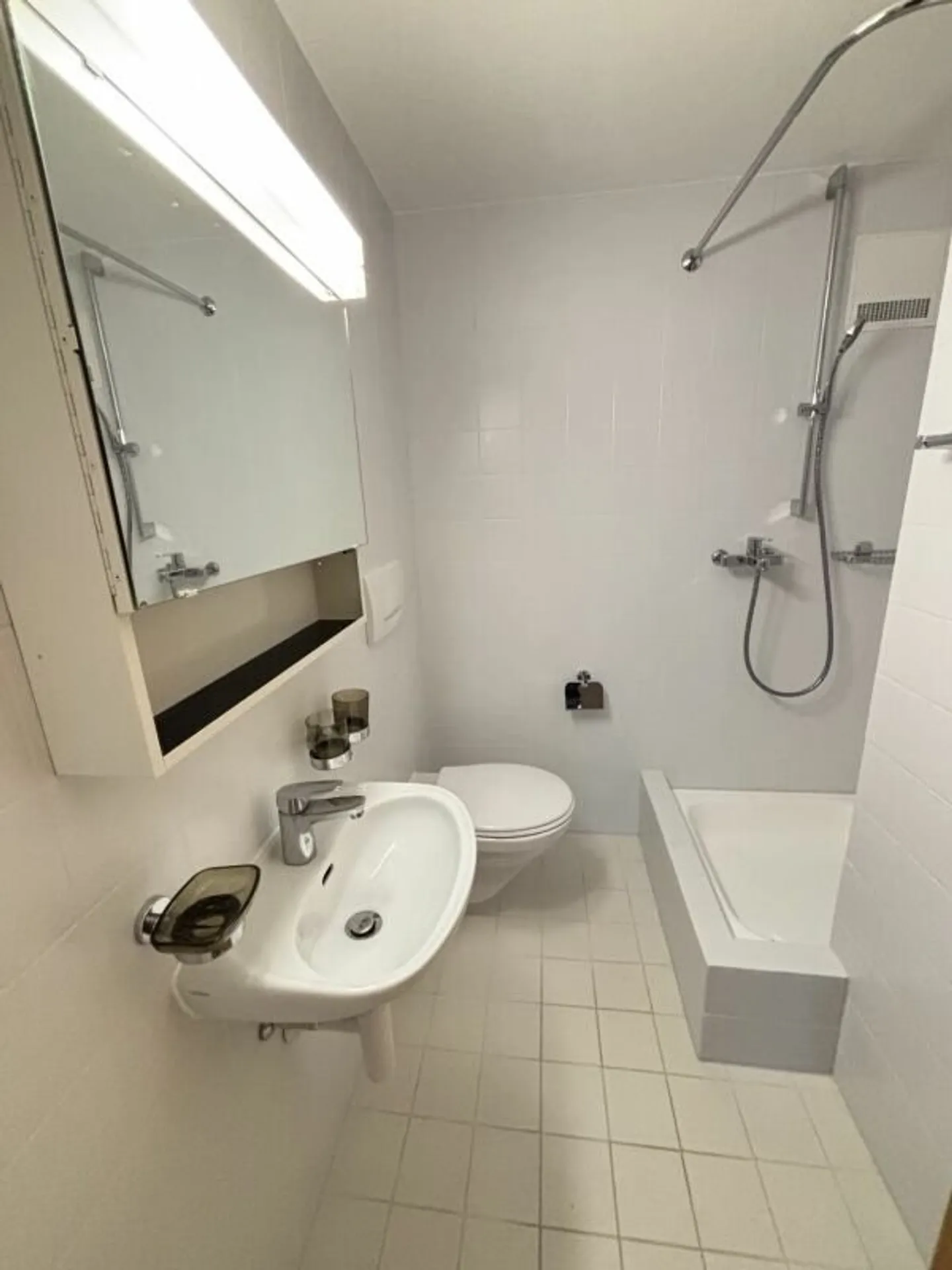 Helle Dachwohnung an zentraler Lage, Nähe Bhf. Ettingen - Foto 4 von 7