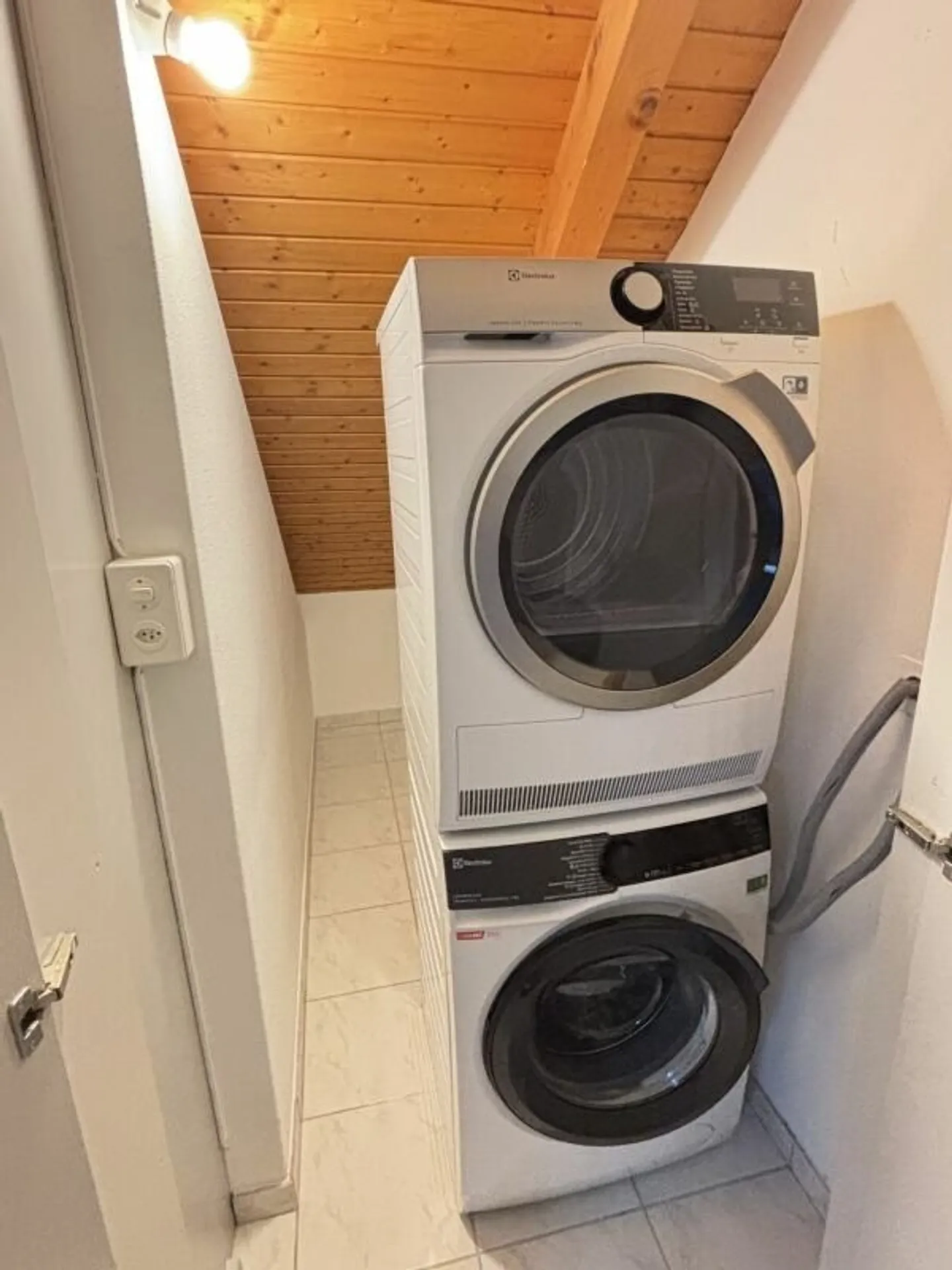 Helle Dachwohnung an zentraler Lage, Nähe Bhf. Ettingen - Foto 5 von 7