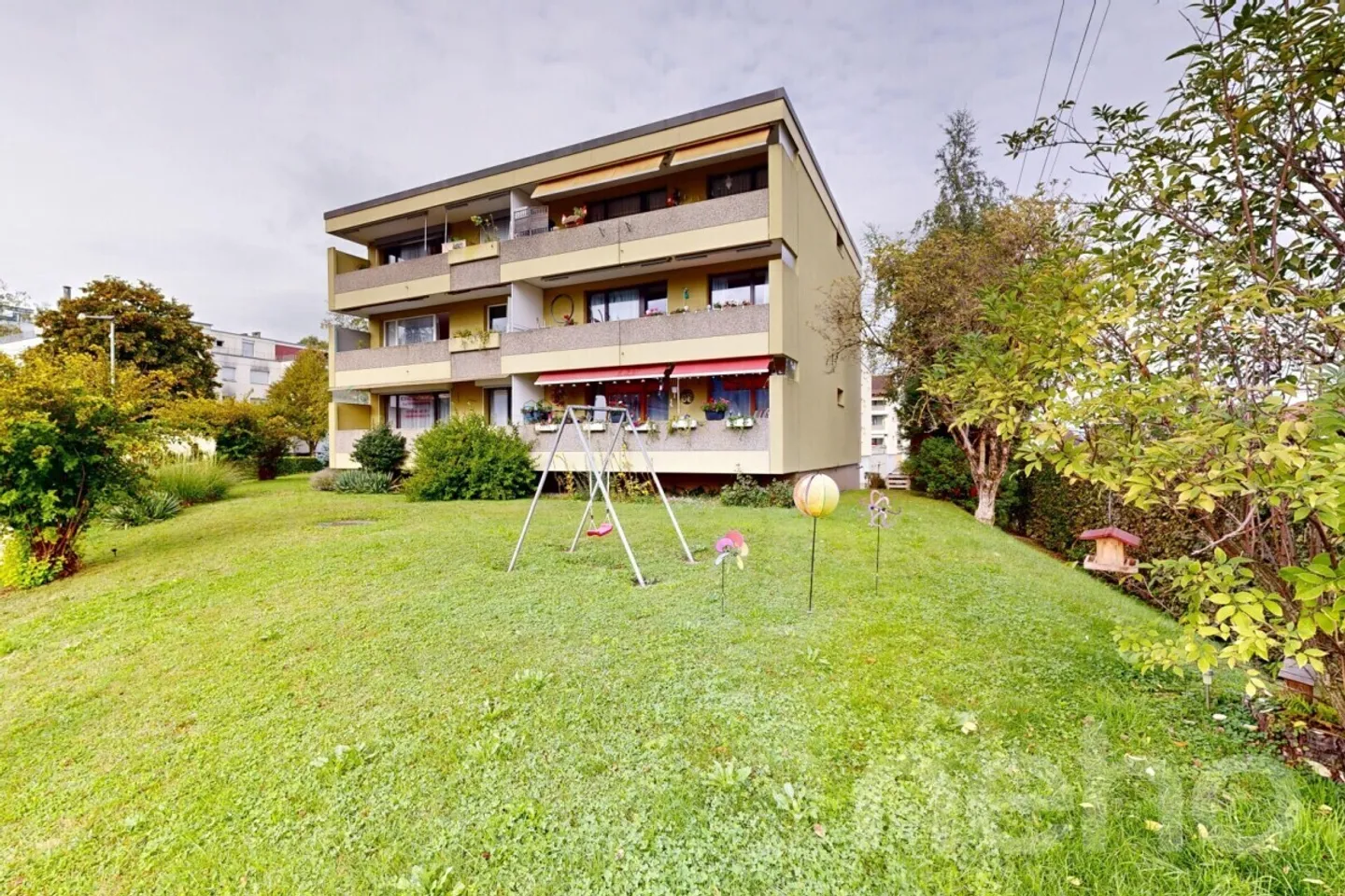 Sunny 3.5-room apartment with balcony and two parking spaces - Photo 1 of 13